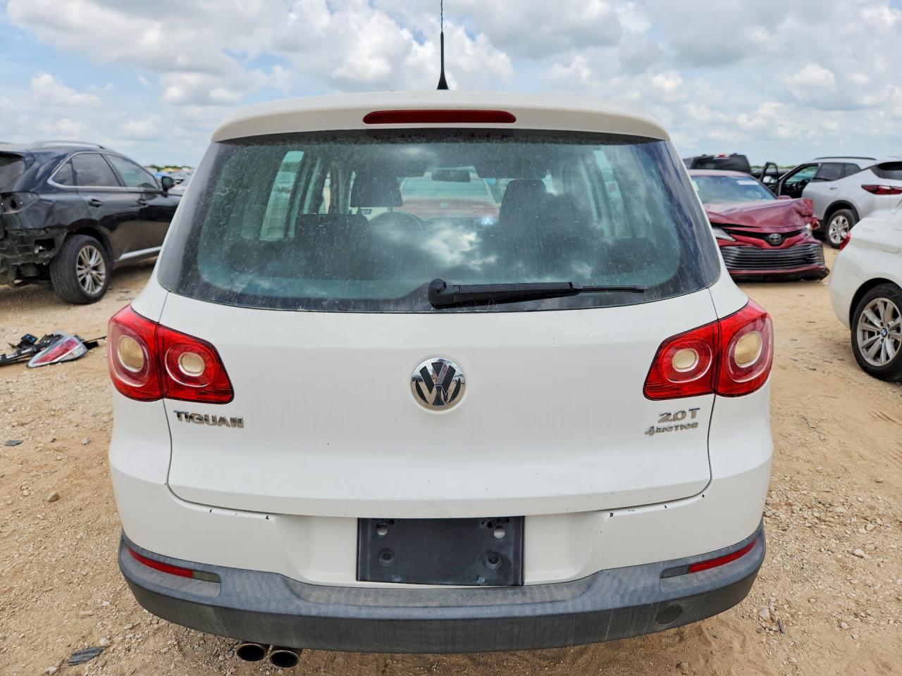 2011 Volkswagen Tiguan S White vin: WVGBV7AX3BW510370