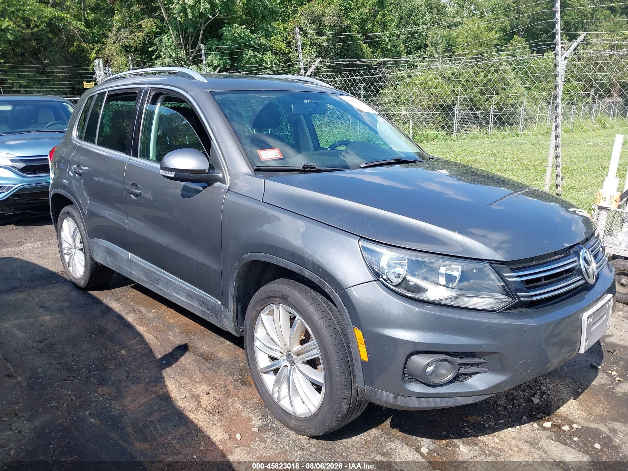 2012 Volkswagen Tiguan Se Silver vin: WVGBV7AX3CW087470