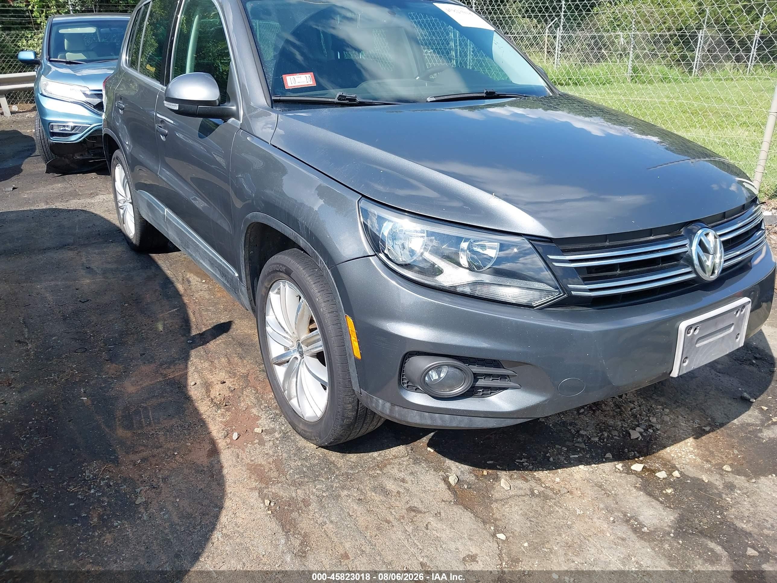 2012 Volkswagen Tiguan Se Silver vin: WVGBV7AX3CW087470