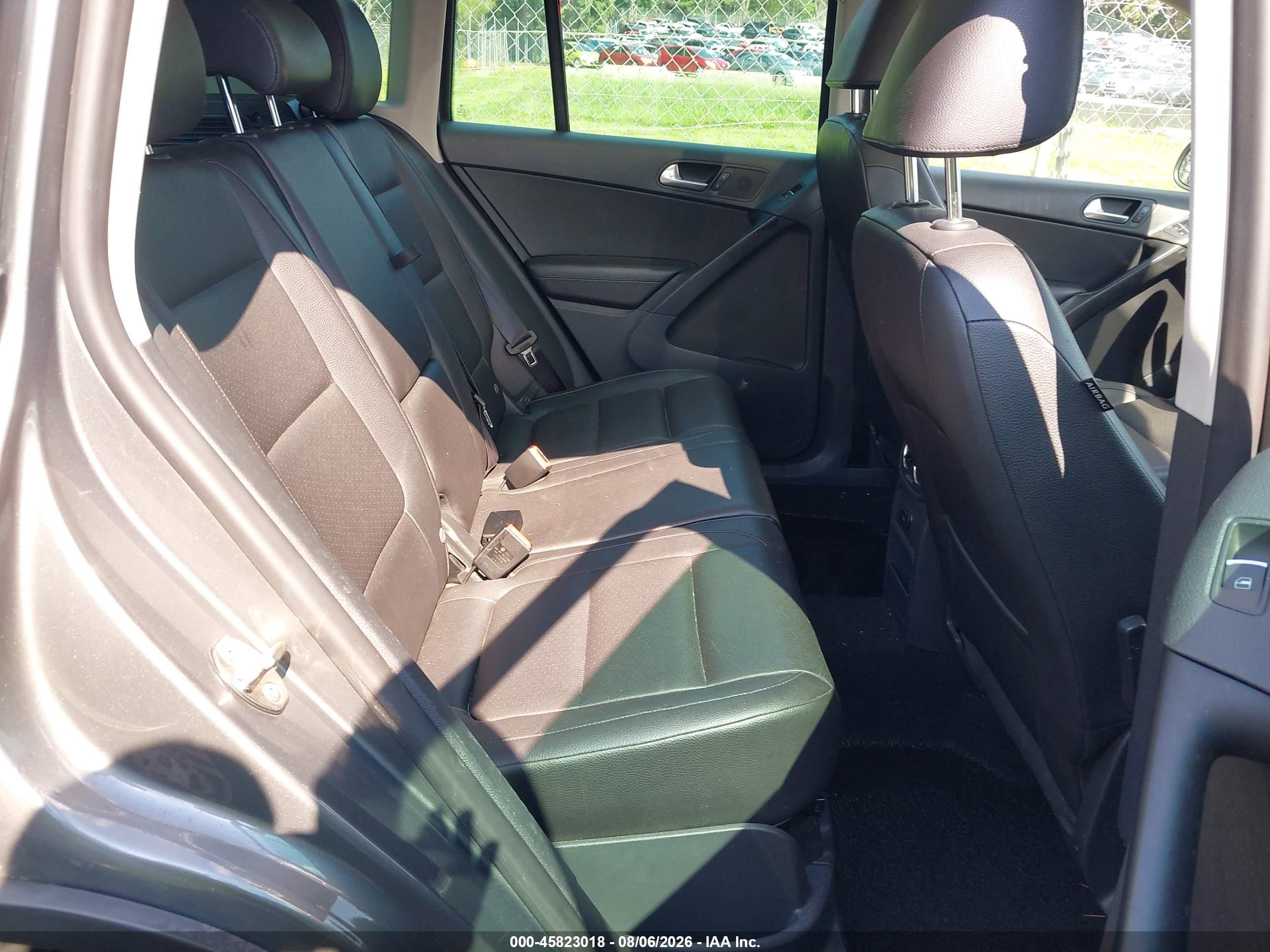 2012 Volkswagen Tiguan Se Silver vin: WVGBV7AX3CW087470
