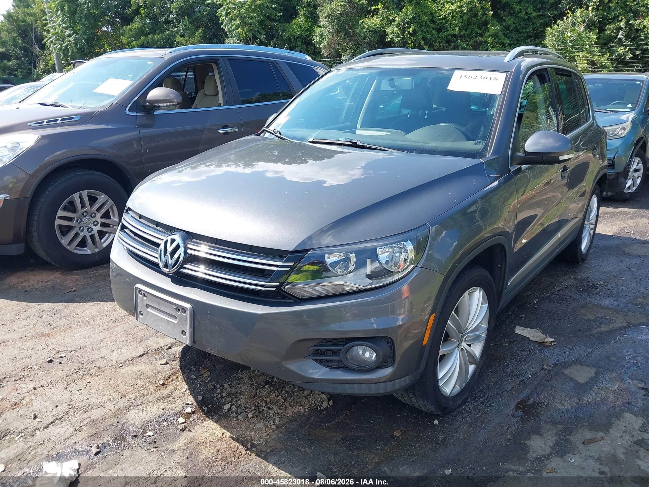 2012 Volkswagen Tiguan Se Silver vin: WVGBV7AX3CW087470