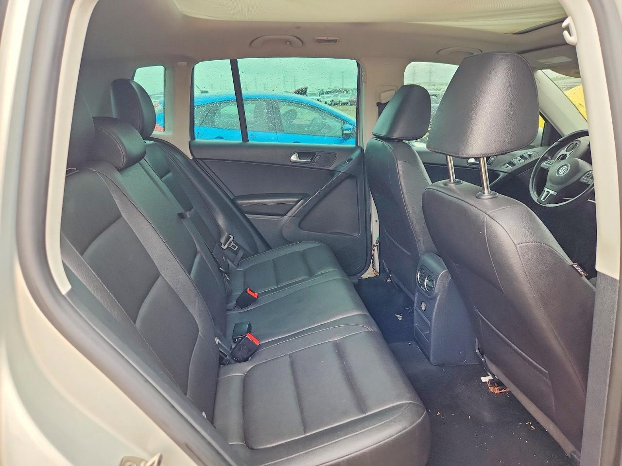 2012 Volkswagen Tiguan S Серебряный vin: WVGBV7AX3CW569288
