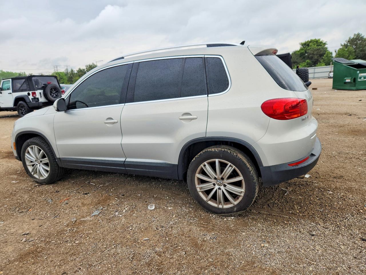 2012 Volkswagen Tiguan S Серебряный vin: WVGBV7AX3CW569288