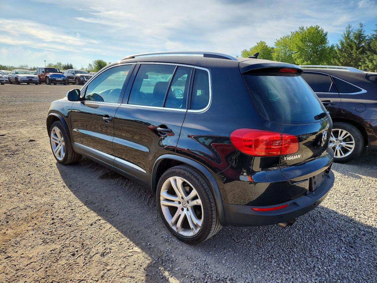 2012 Volkswagen Tiguan Black vin: WVGBV7AX3CW583921