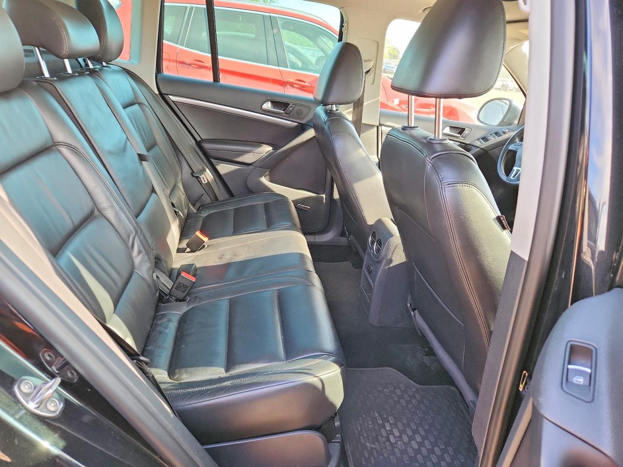 2012 Volkswagen Tiguan Black vin: WVGBV7AX3CW583921