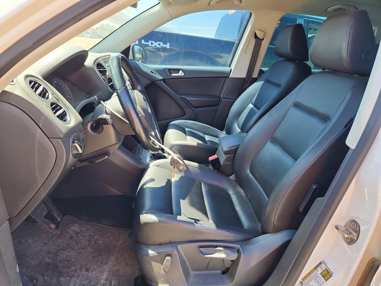 2012 Volkswagen Tiguan S White vin: WVGBV7AX3CW585054