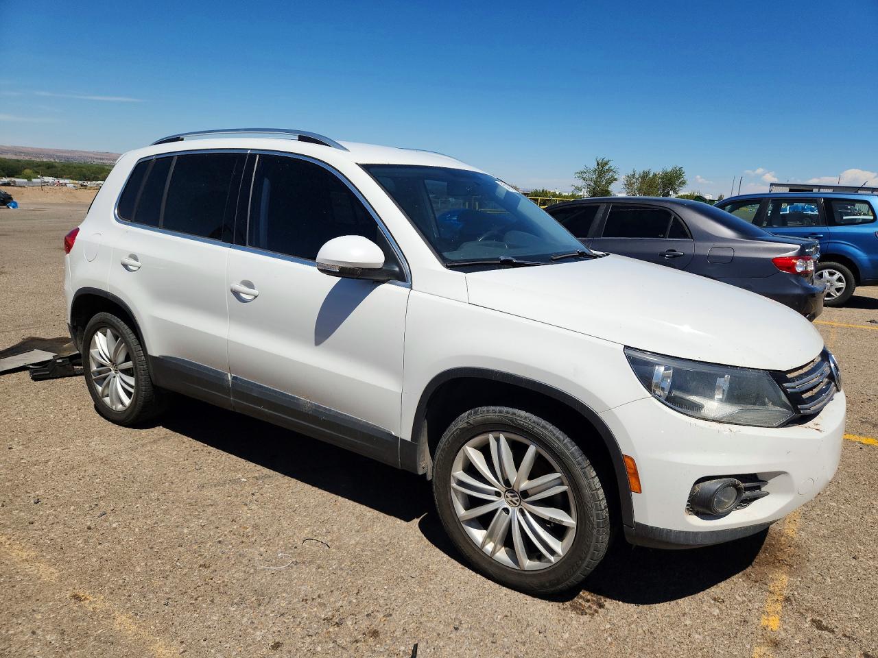 2012 Volkswagen Tiguan S White vin: WVGBV7AX3CW585054
