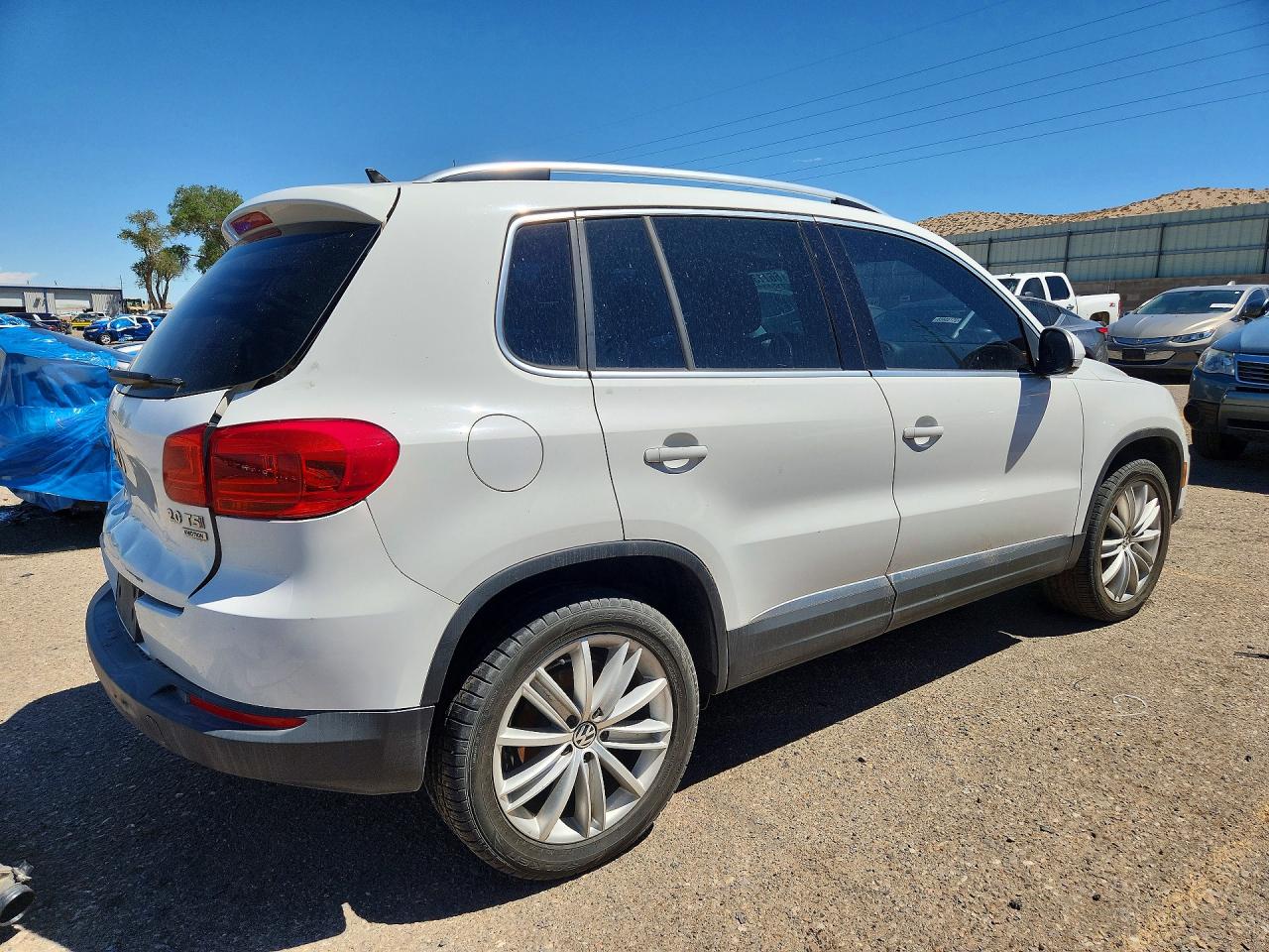 2012 Volkswagen Tiguan S White vin: WVGBV7AX3CW585054