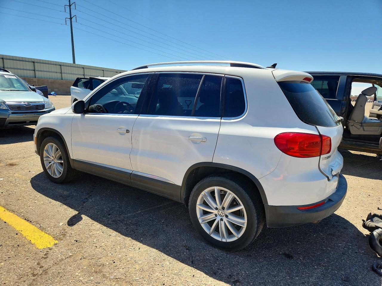 2012 Volkswagen Tiguan S White vin: WVGBV7AX3CW585054