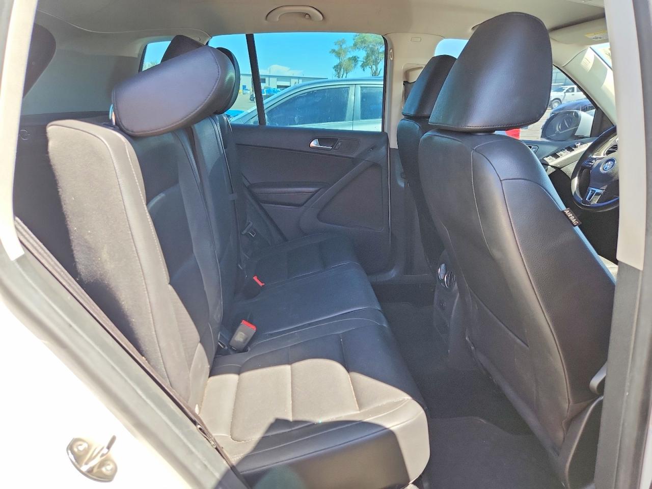2012 Volkswagen Tiguan S White vin: WVGBV7AX3CW585054