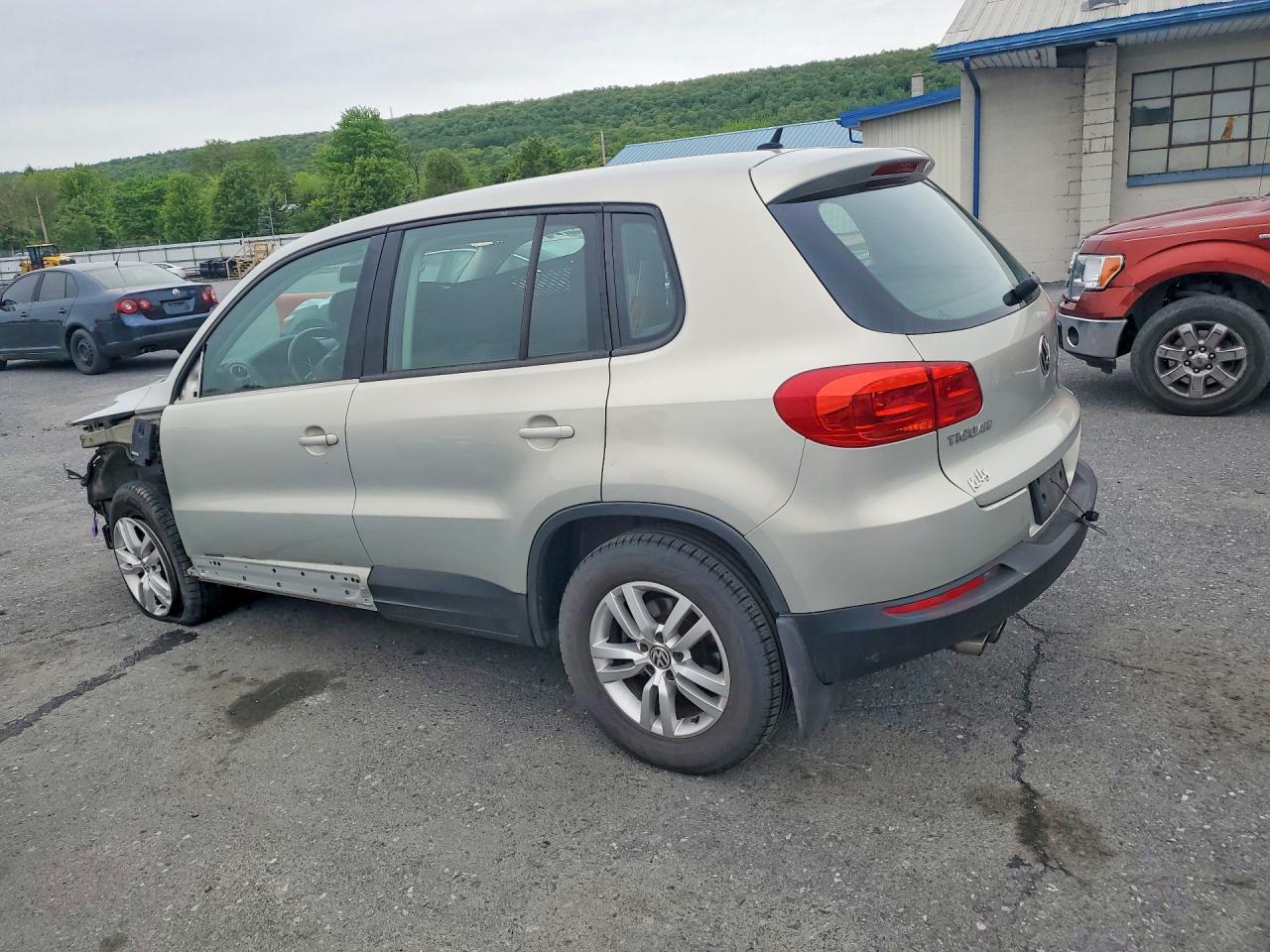 2013 Volkswagen Tiguan S Серебряный vin: WVGBV7AX3DW537815