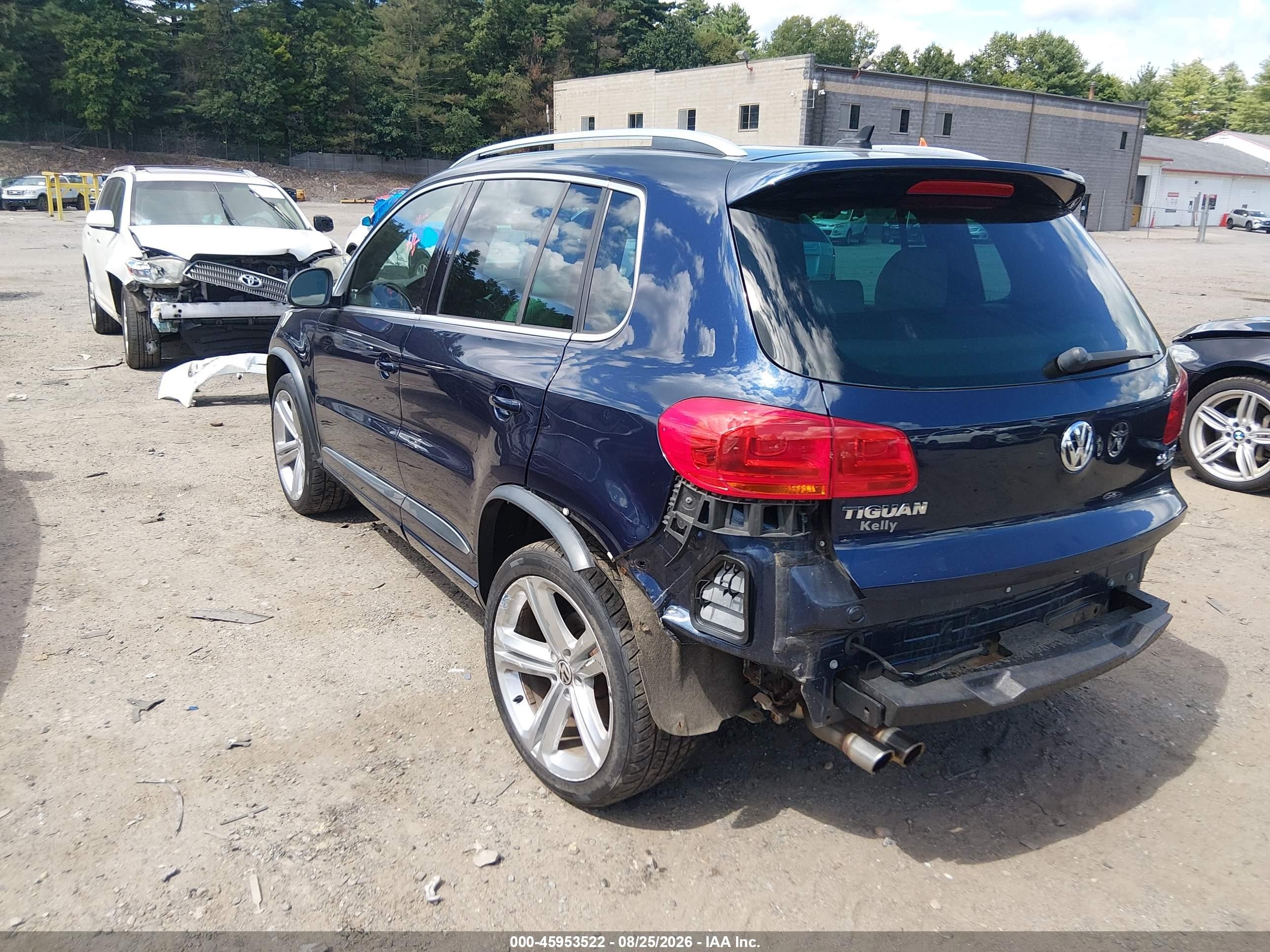 2015 Volkswagen Tiguan R-line Blue vin: WVGBV7AX3FW074173