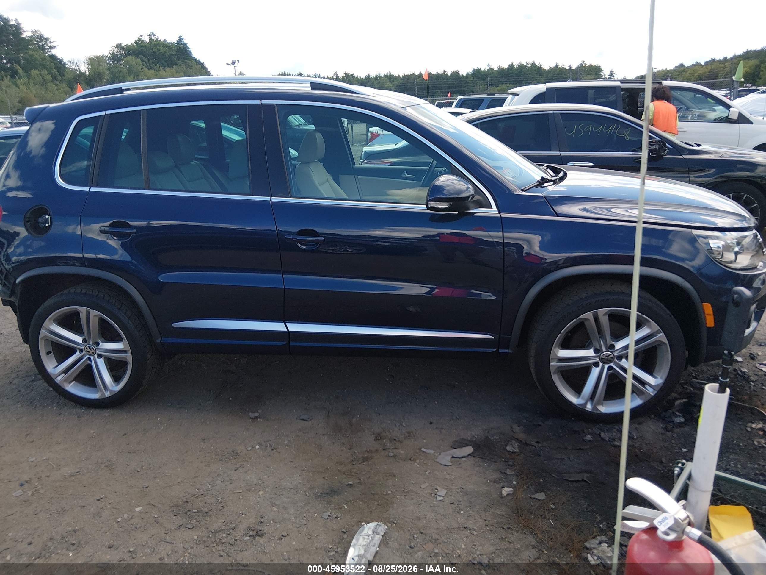 2015 Volkswagen Tiguan R-line Blue vin: WVGBV7AX3FW074173