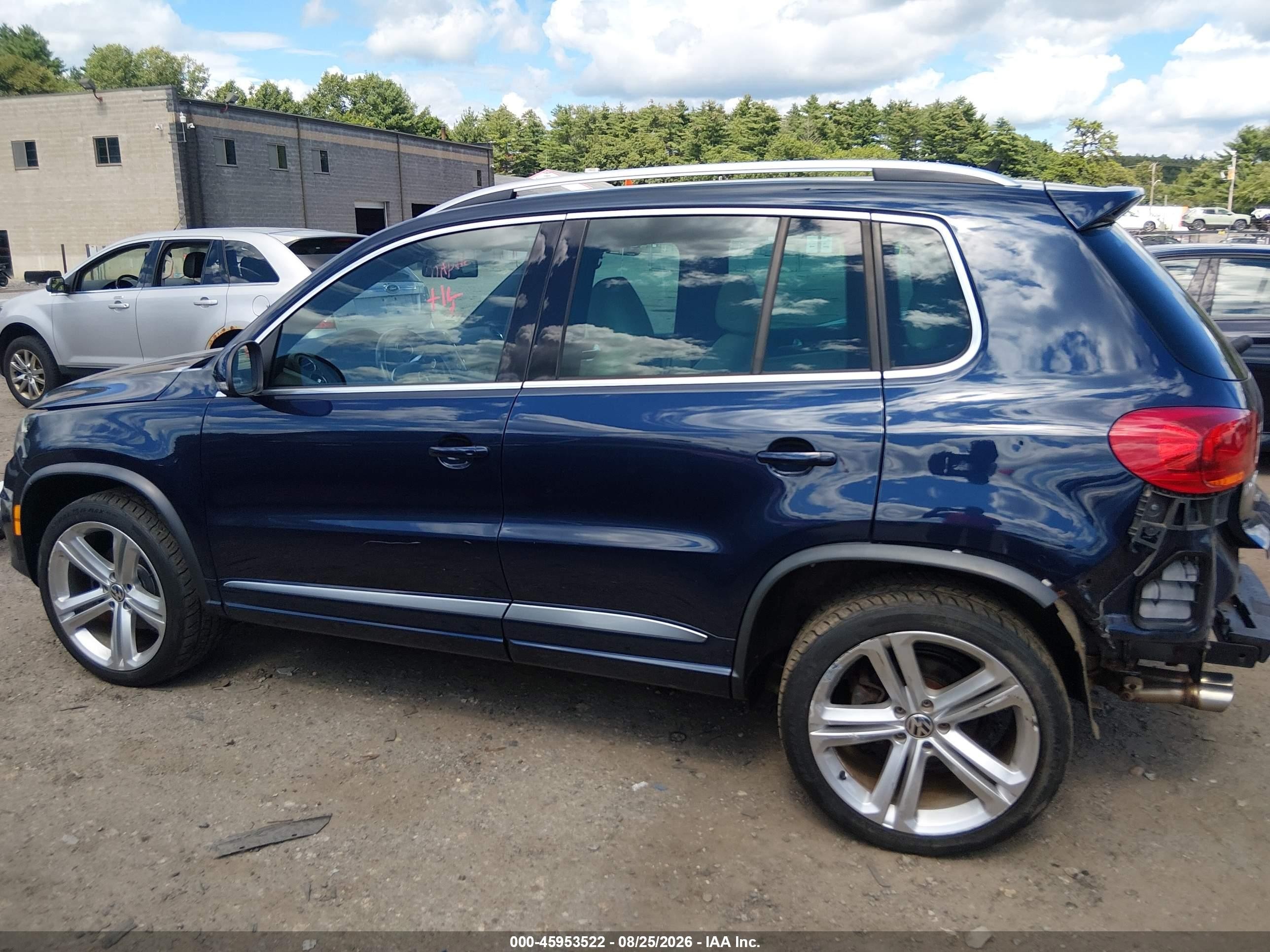 2015 Volkswagen Tiguan R-line Blue vin: WVGBV7AX3FW074173