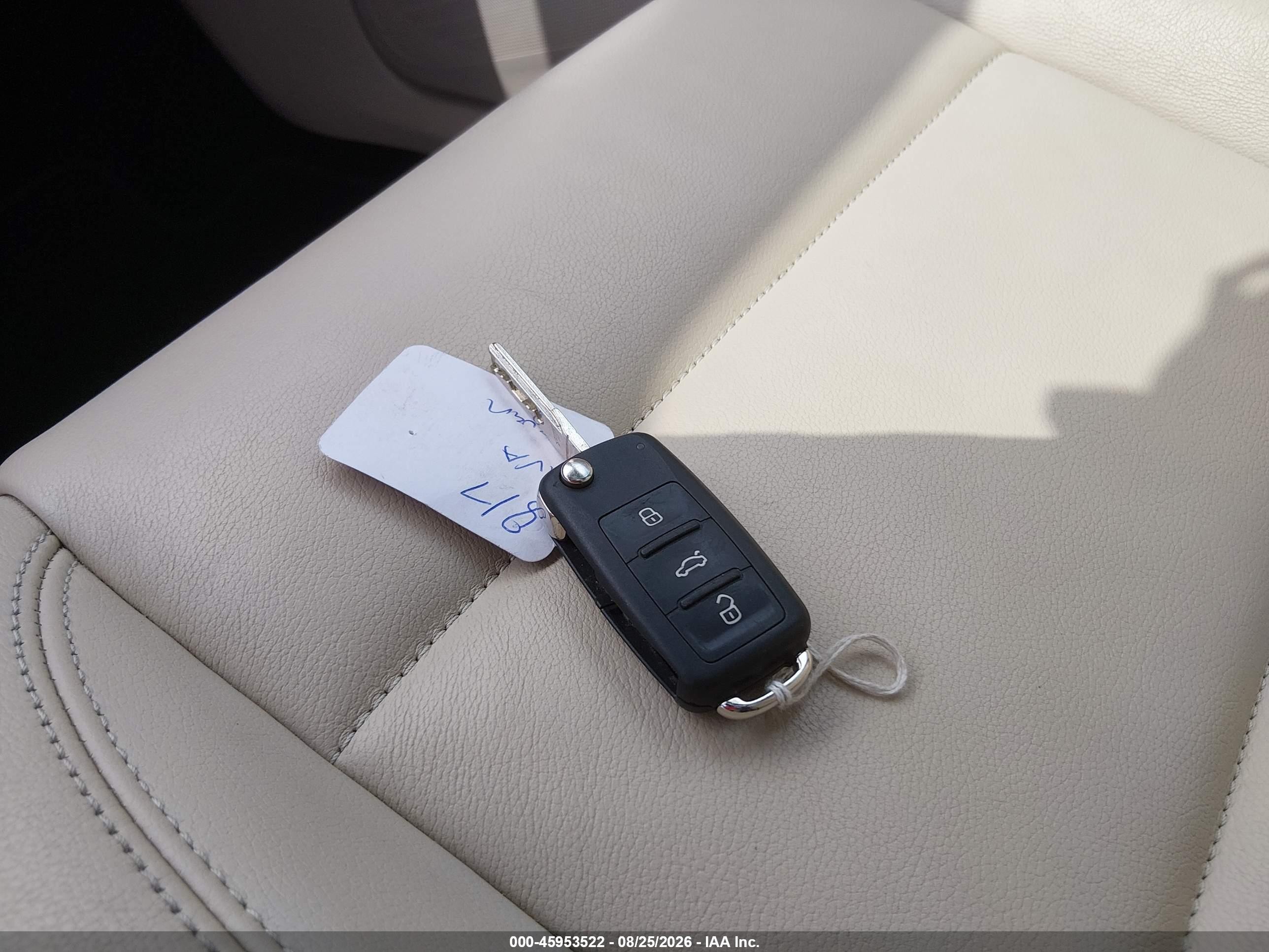 2015 Volkswagen Tiguan R-line Blue vin: WVGBV7AX3FW074173
