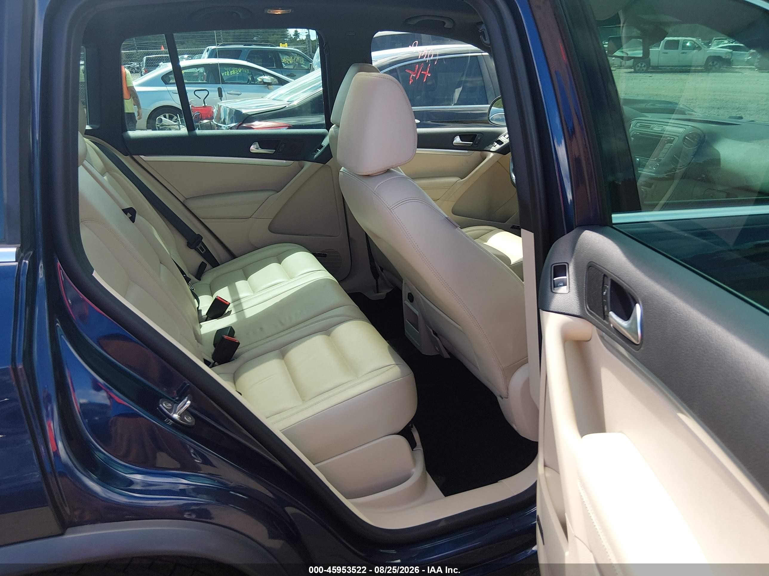 2015 Volkswagen Tiguan R-line Blue vin: WVGBV7AX3FW074173