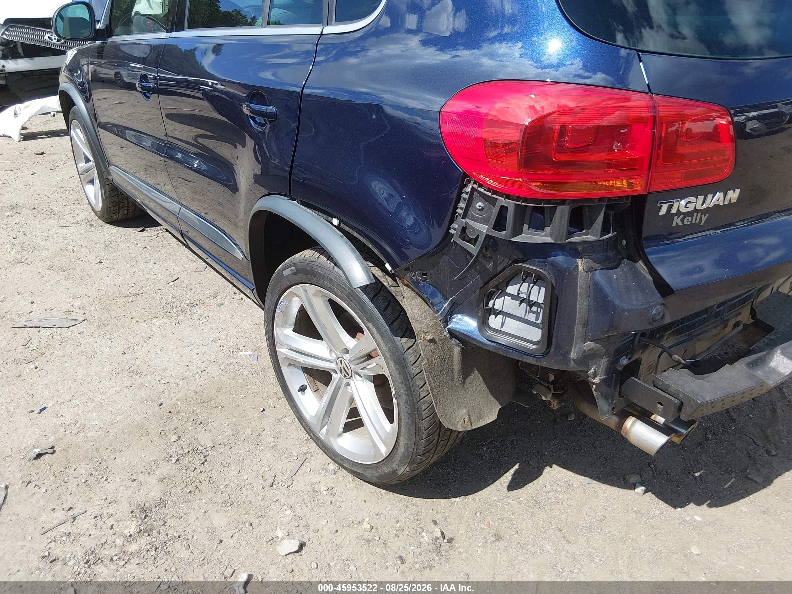 2015 Volkswagen Tiguan R-line Blue vin: WVGBV7AX3FW074173