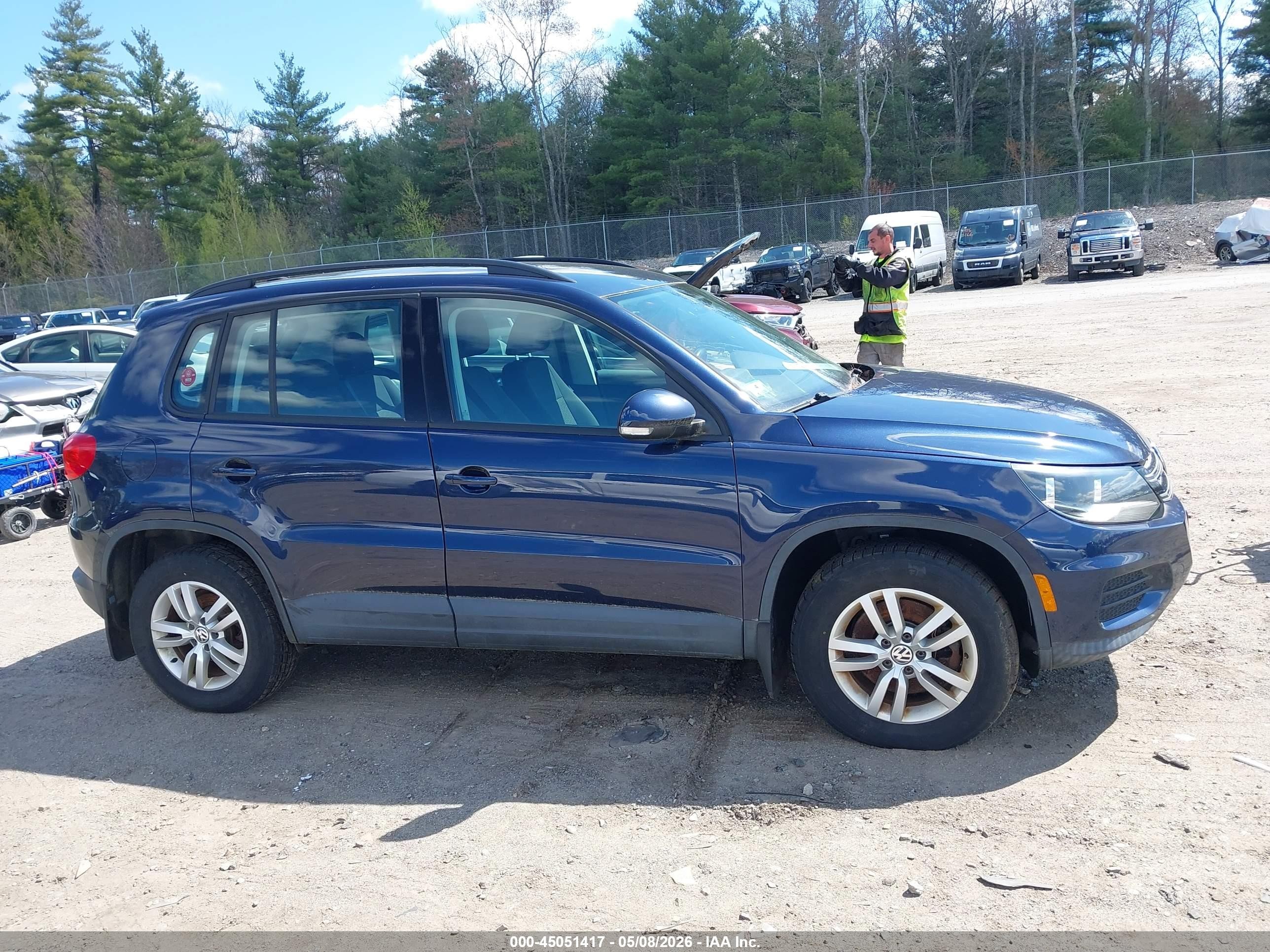 2015 Volkswagen Tiguan S Black vin: WVGBV7AX3FW574480
