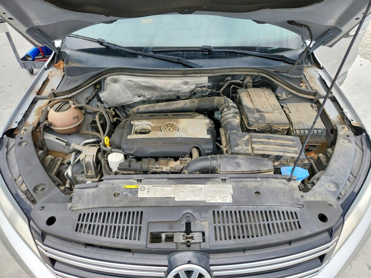 2015 Volkswagen Tiguan S Silver vin: WVGBV7AX3FW610040
