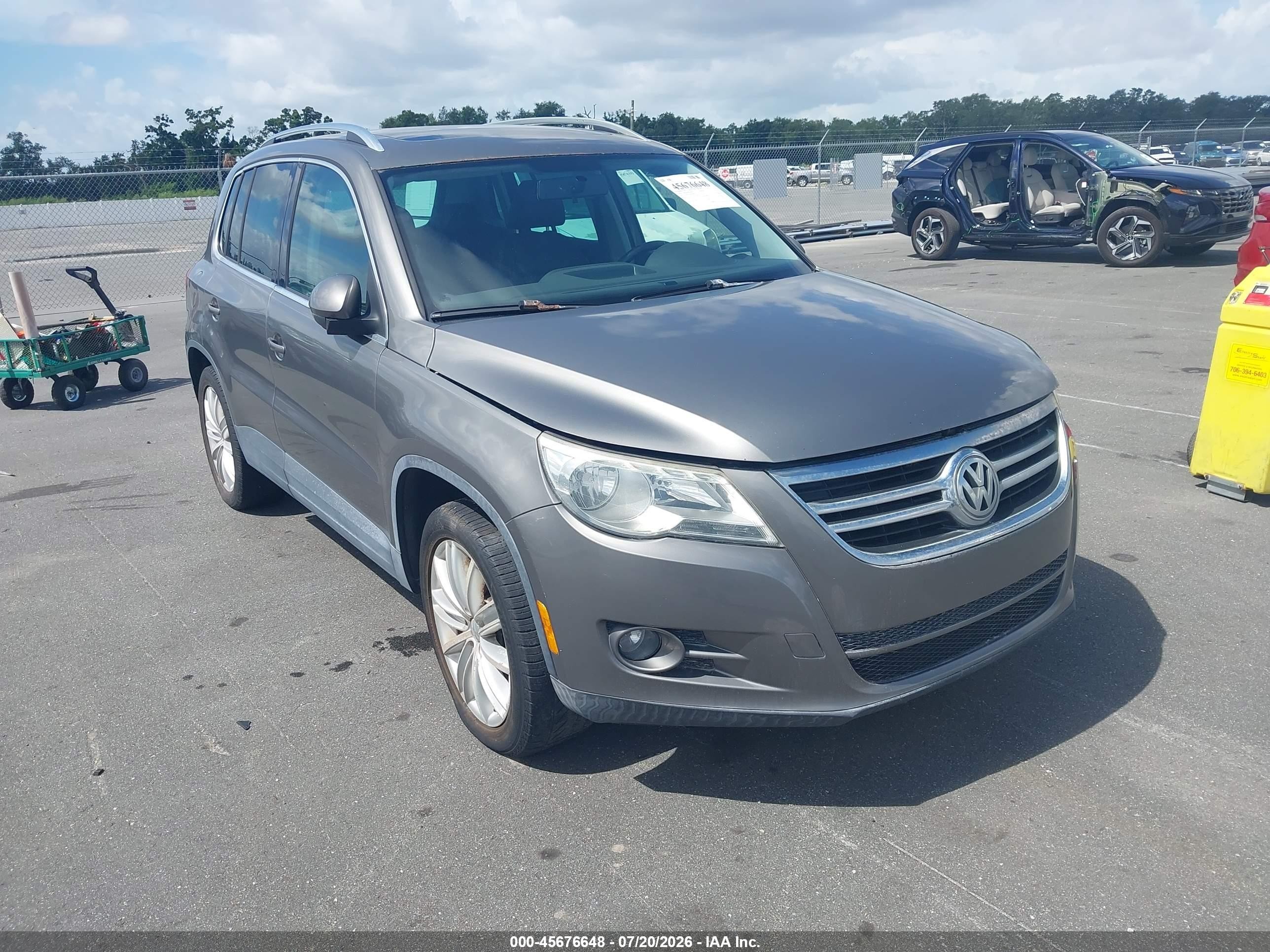 2010 Volkswagen Tiguan Se Gray vin: WVGBV7AX4AW509064