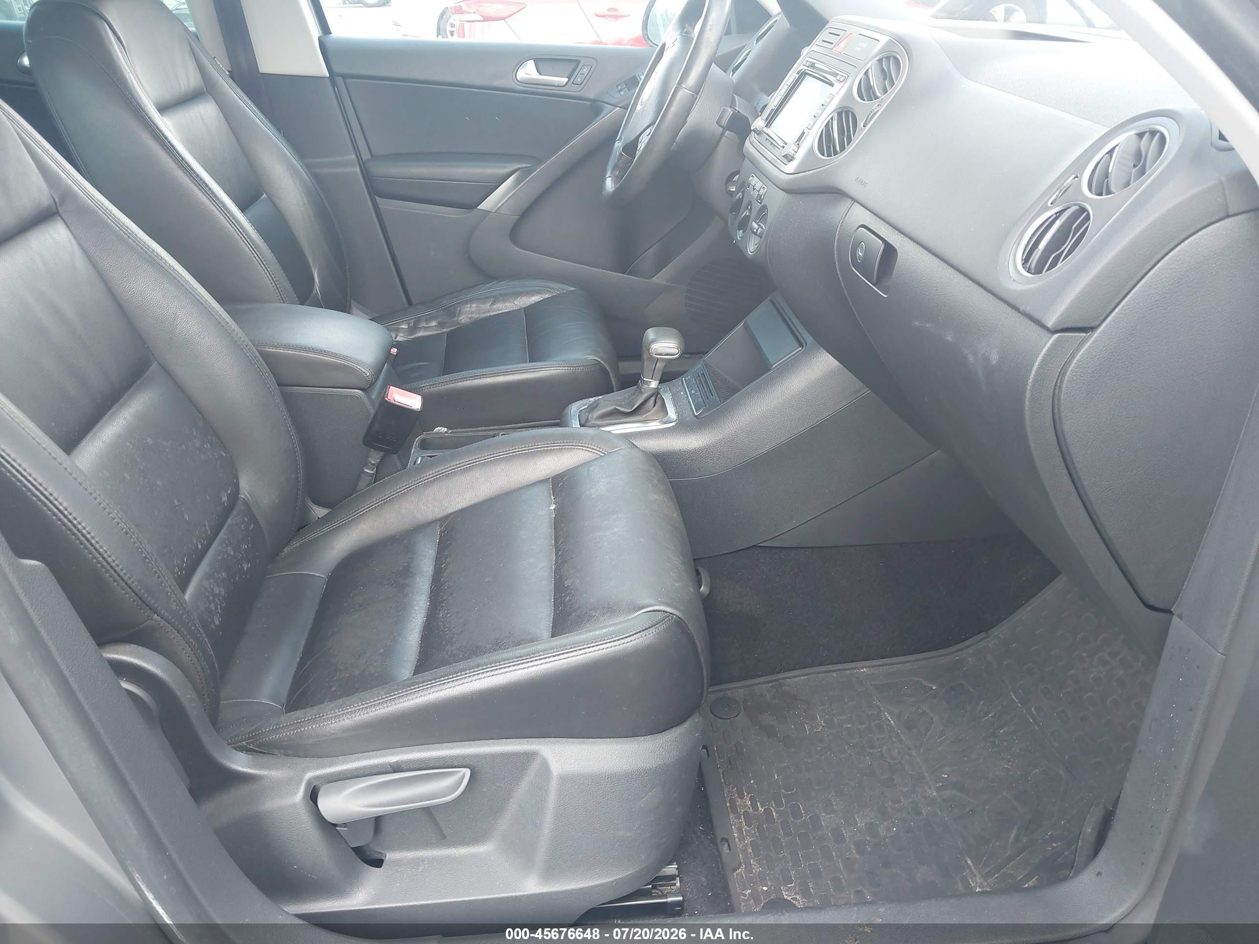 2010 Volkswagen Tiguan Se Gray vin: WVGBV7AX4AW509064