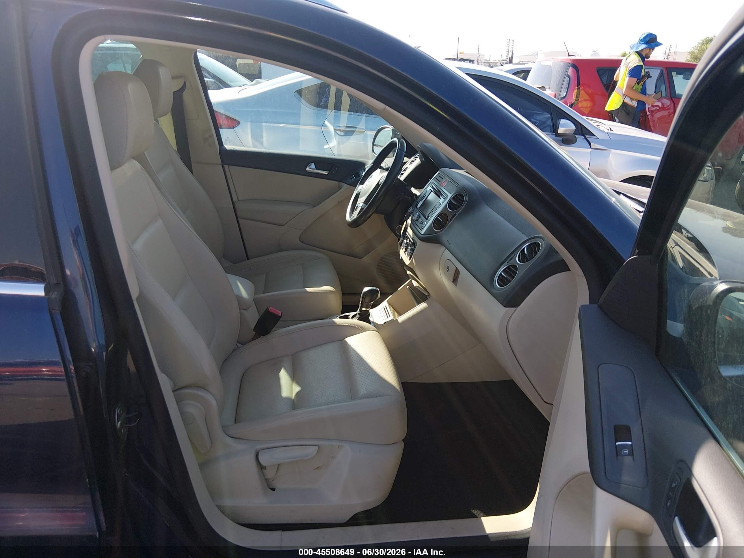 2011 Volkswagen Tiguan Se Blue vin: WVGBV7AX4BW000237