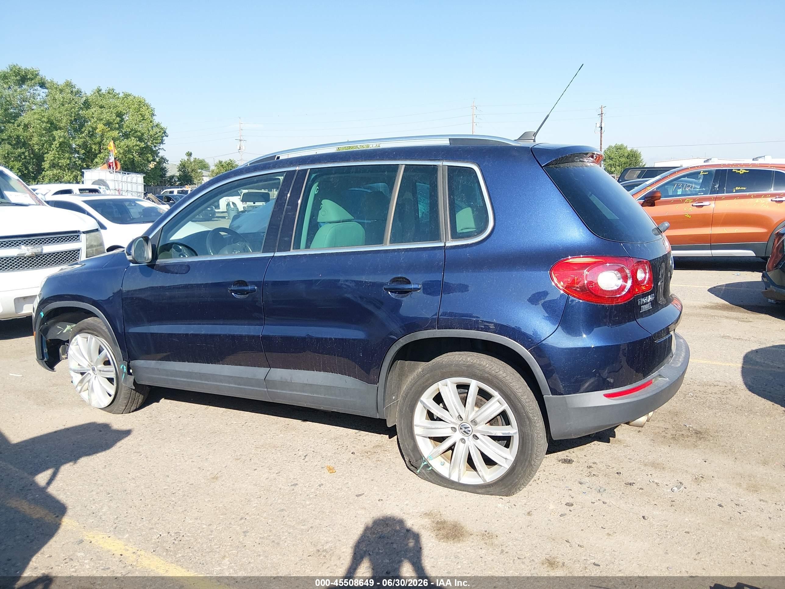 2011 Volkswagen Tiguan Se Blue vin: WVGBV7AX4BW000237