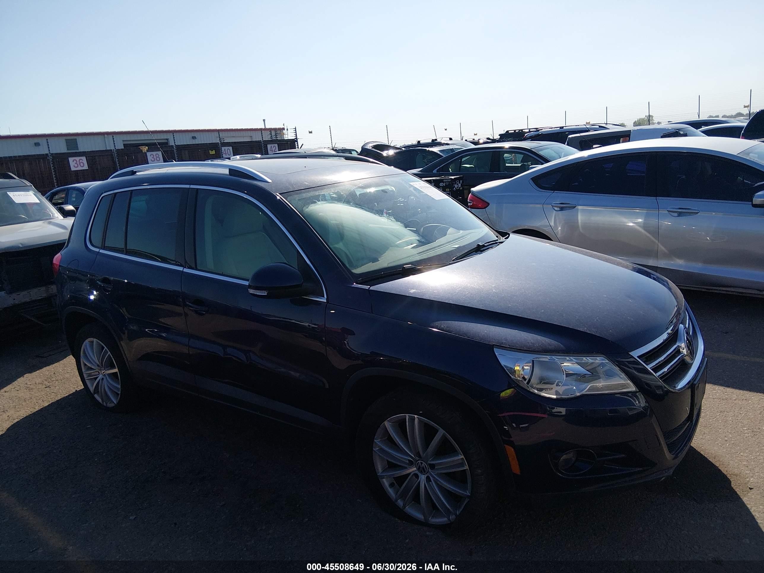 2011 Volkswagen Tiguan Se Blue vin: WVGBV7AX4BW000237