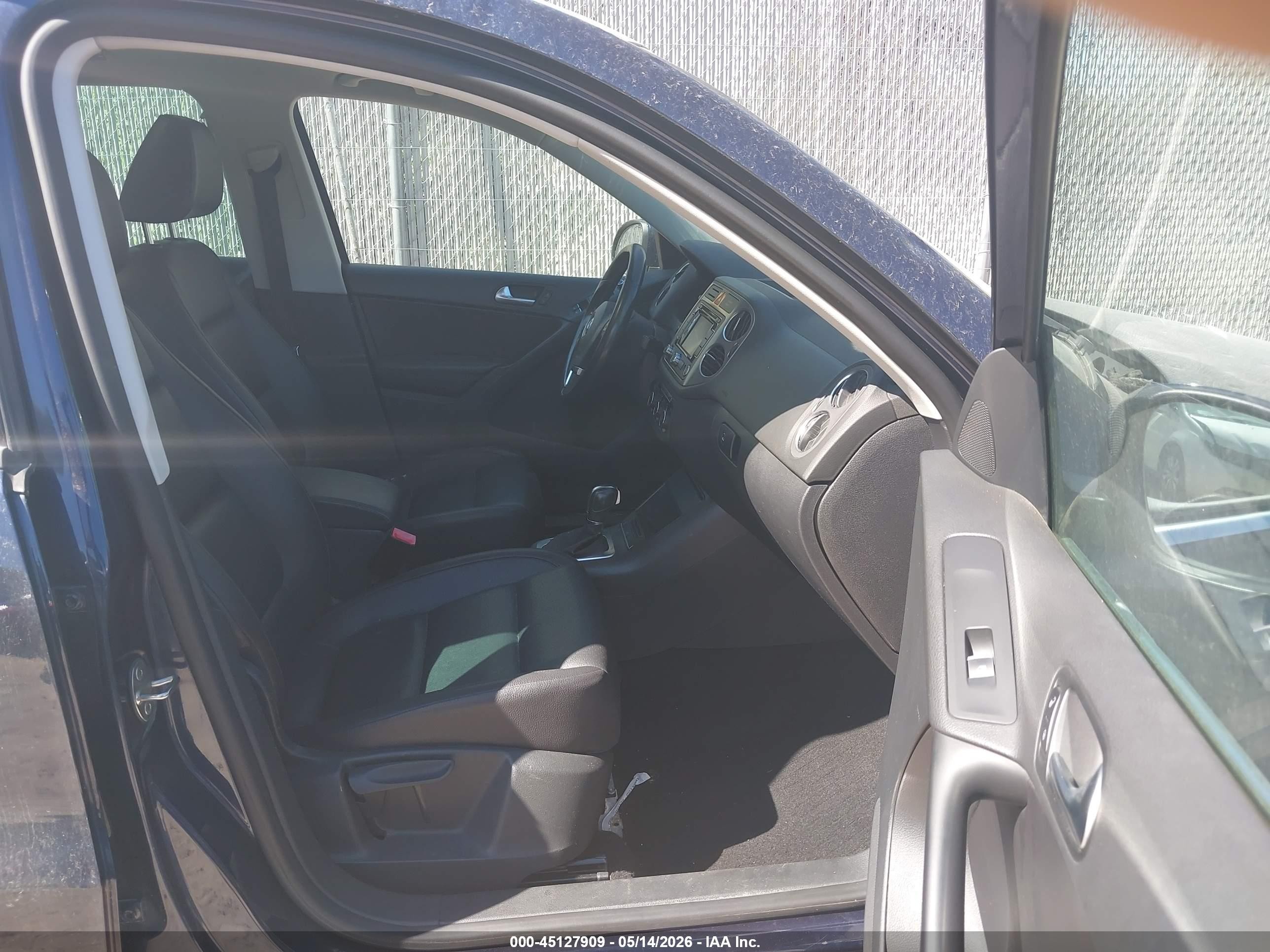 2011 Volkswagen Tiguan Se Dark Blue vin: WVGBV7AX4BW566379