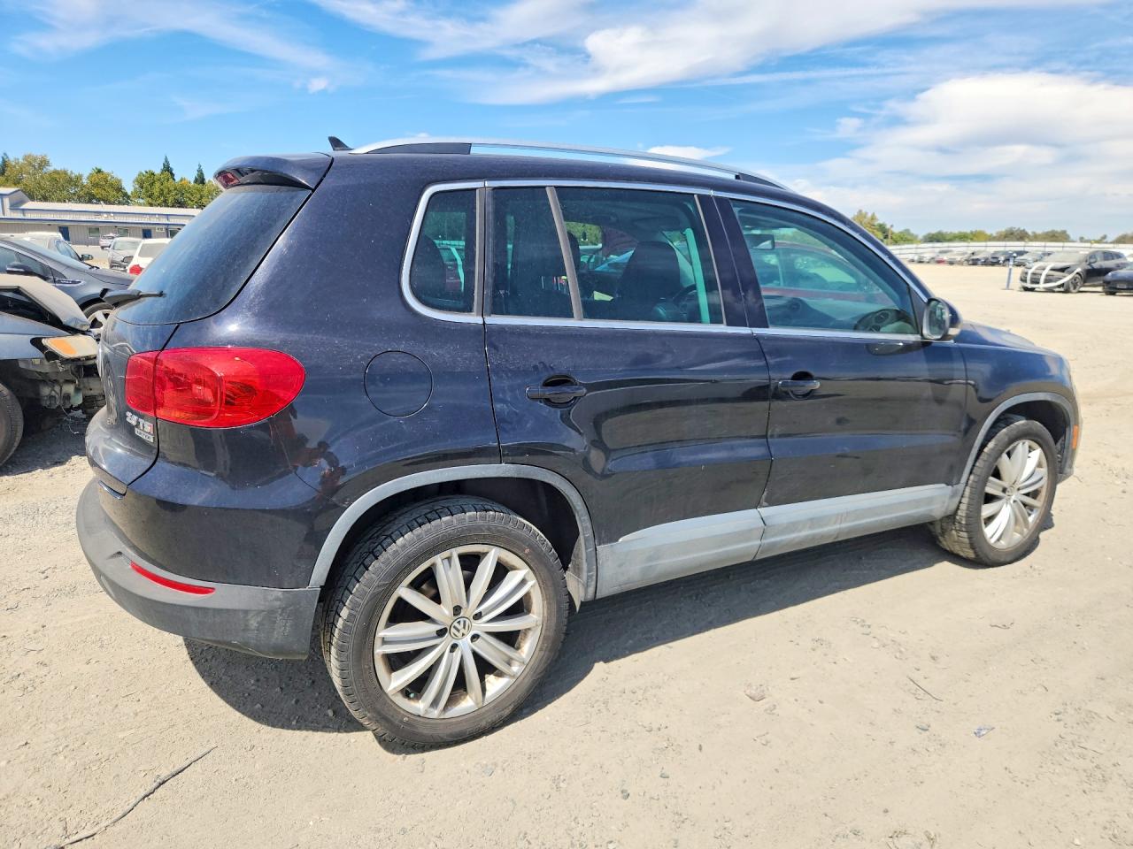 2012 Volkswagen Tiguan Черный vin: WVGBV7AX4CW518544