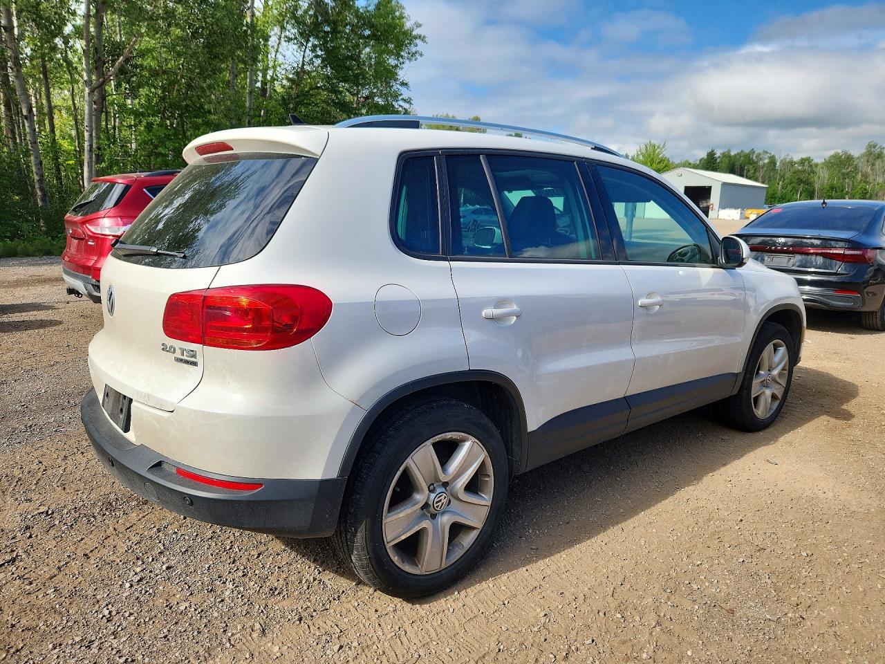 2012 Volkswagen Tiguan S White vin: WVGBV7AX4CW604498