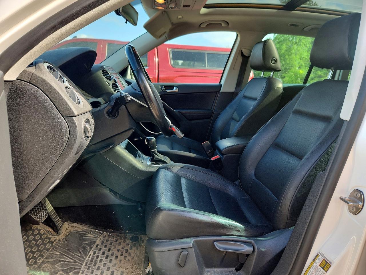2012 Volkswagen Tiguan S White vin: WVGBV7AX4CW604498