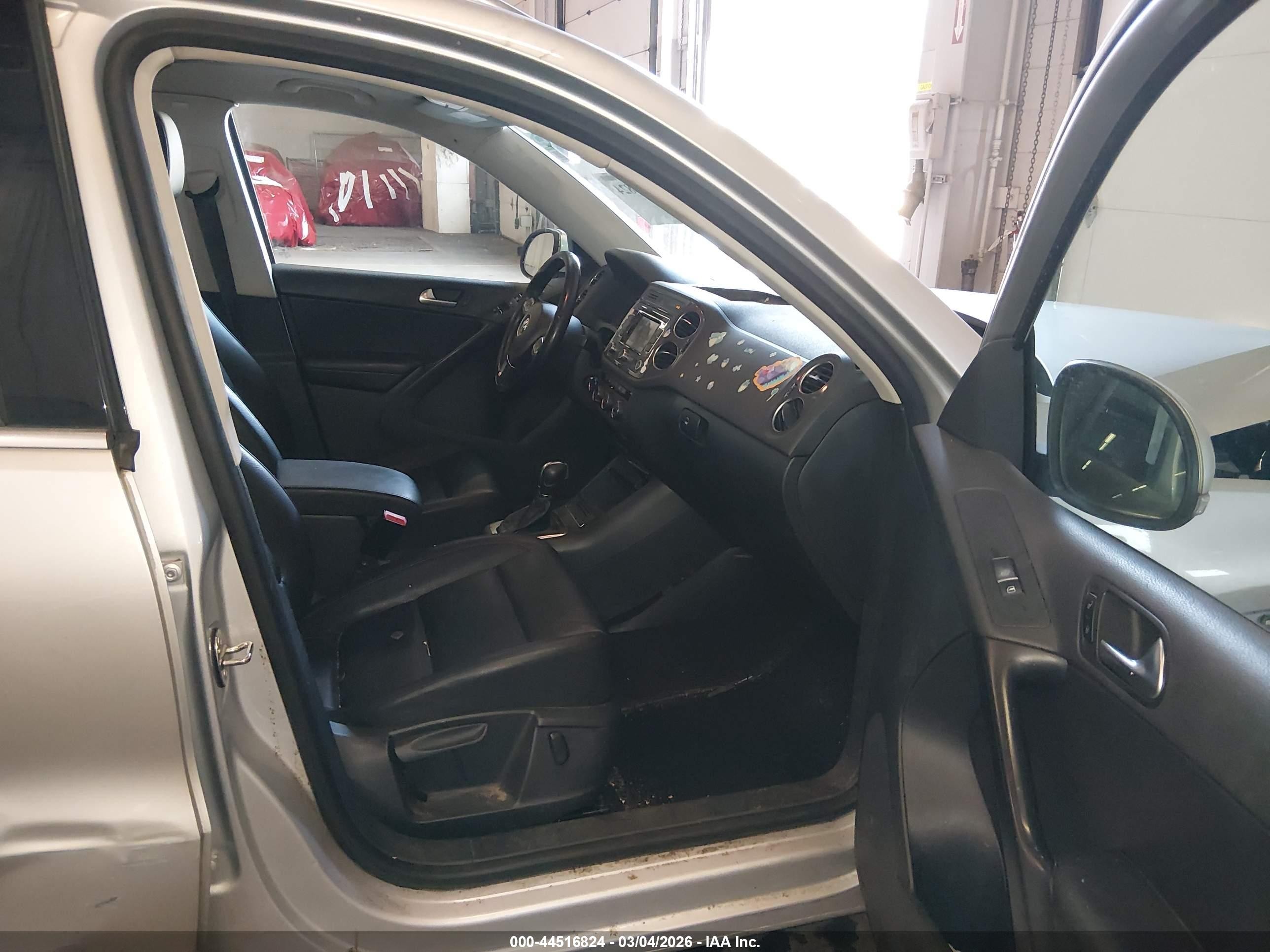 2013 Volkswagen Tiguan S/se/sel Silver vin: WVGBV7AX4DW538102