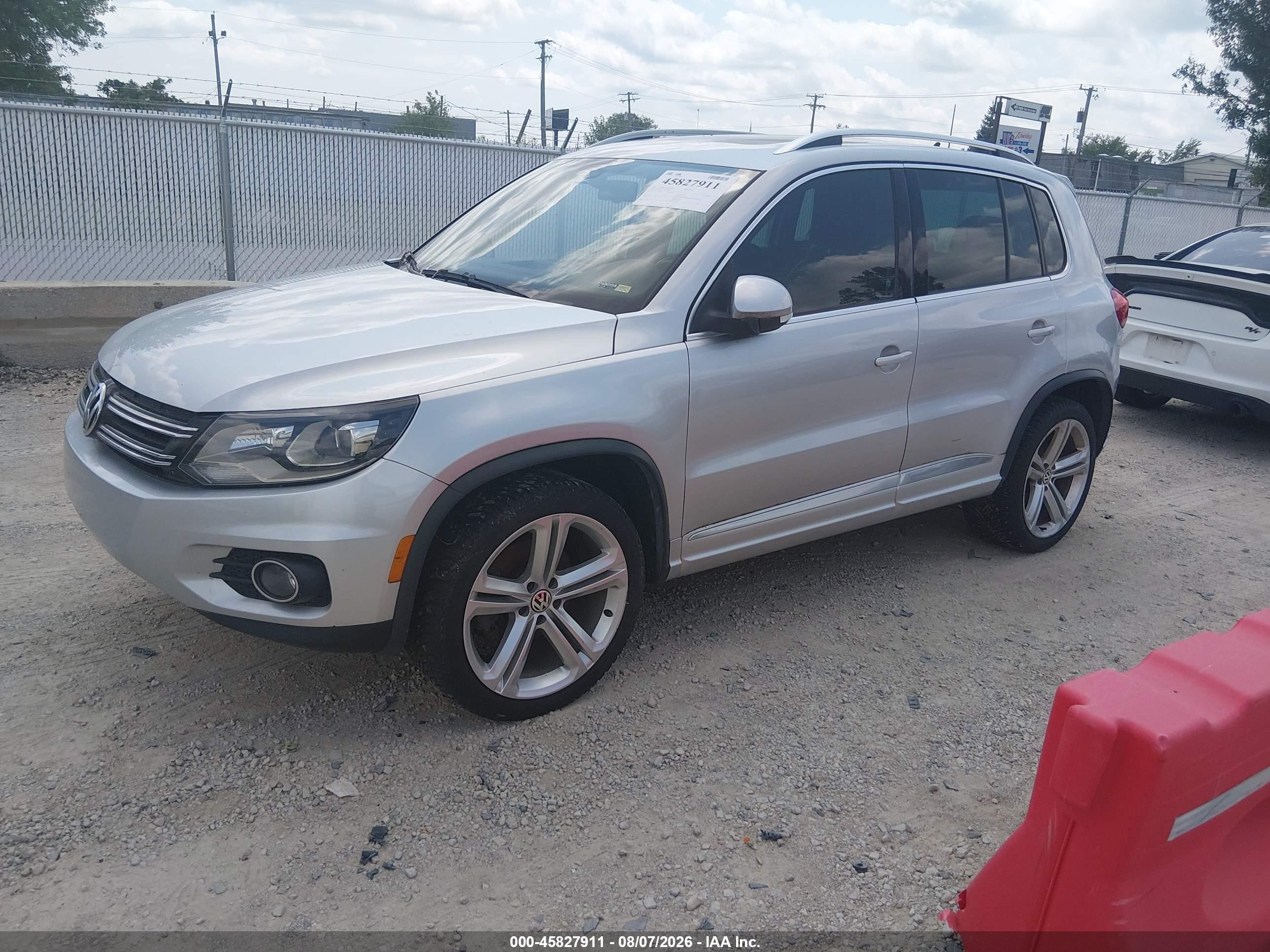2015 Volkswagen Tiguan R-line Silver vin: WVGBV7AX4FW084677