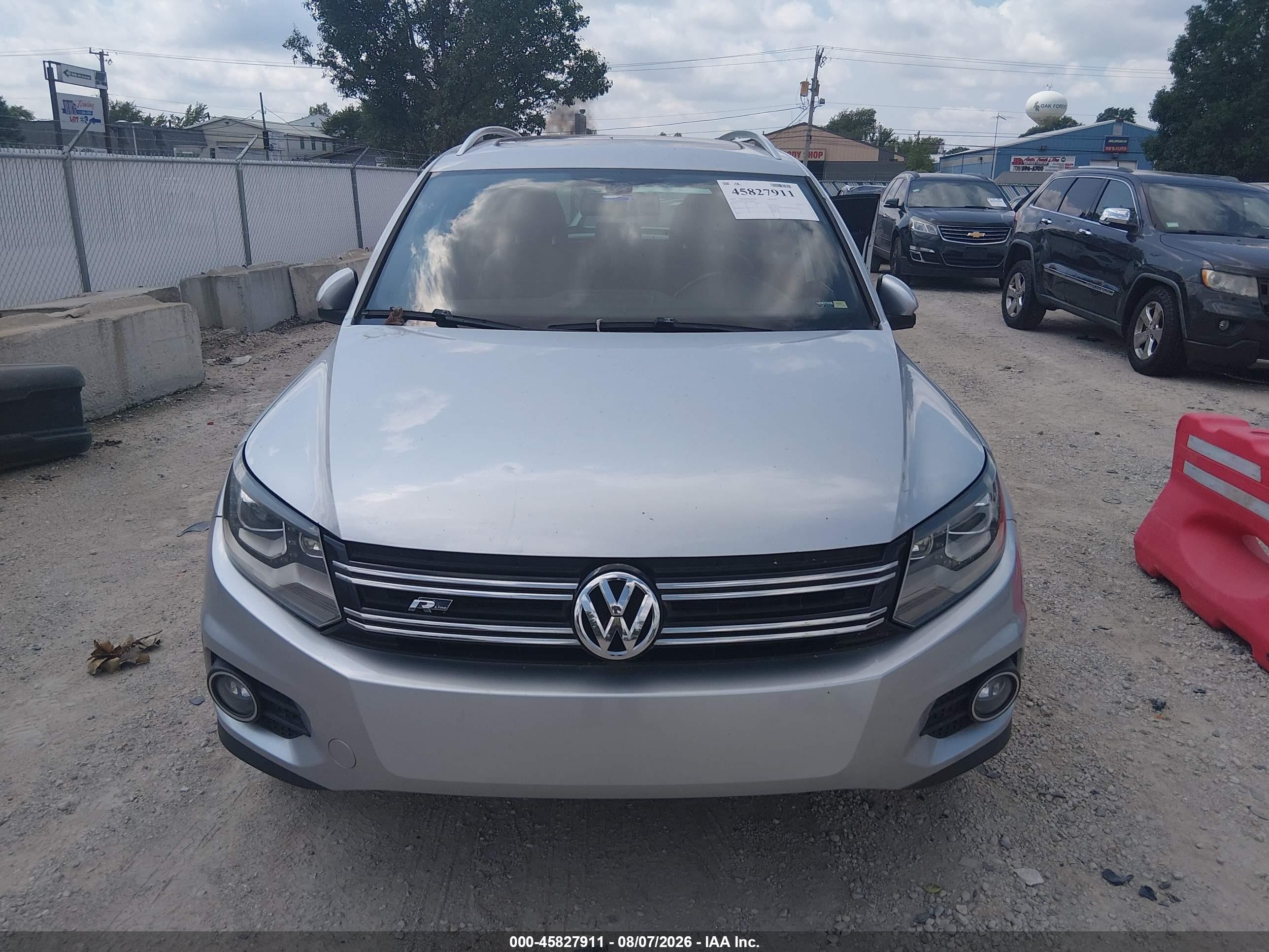 2015 Volkswagen Tiguan R-line Silver vin: WVGBV7AX4FW084677