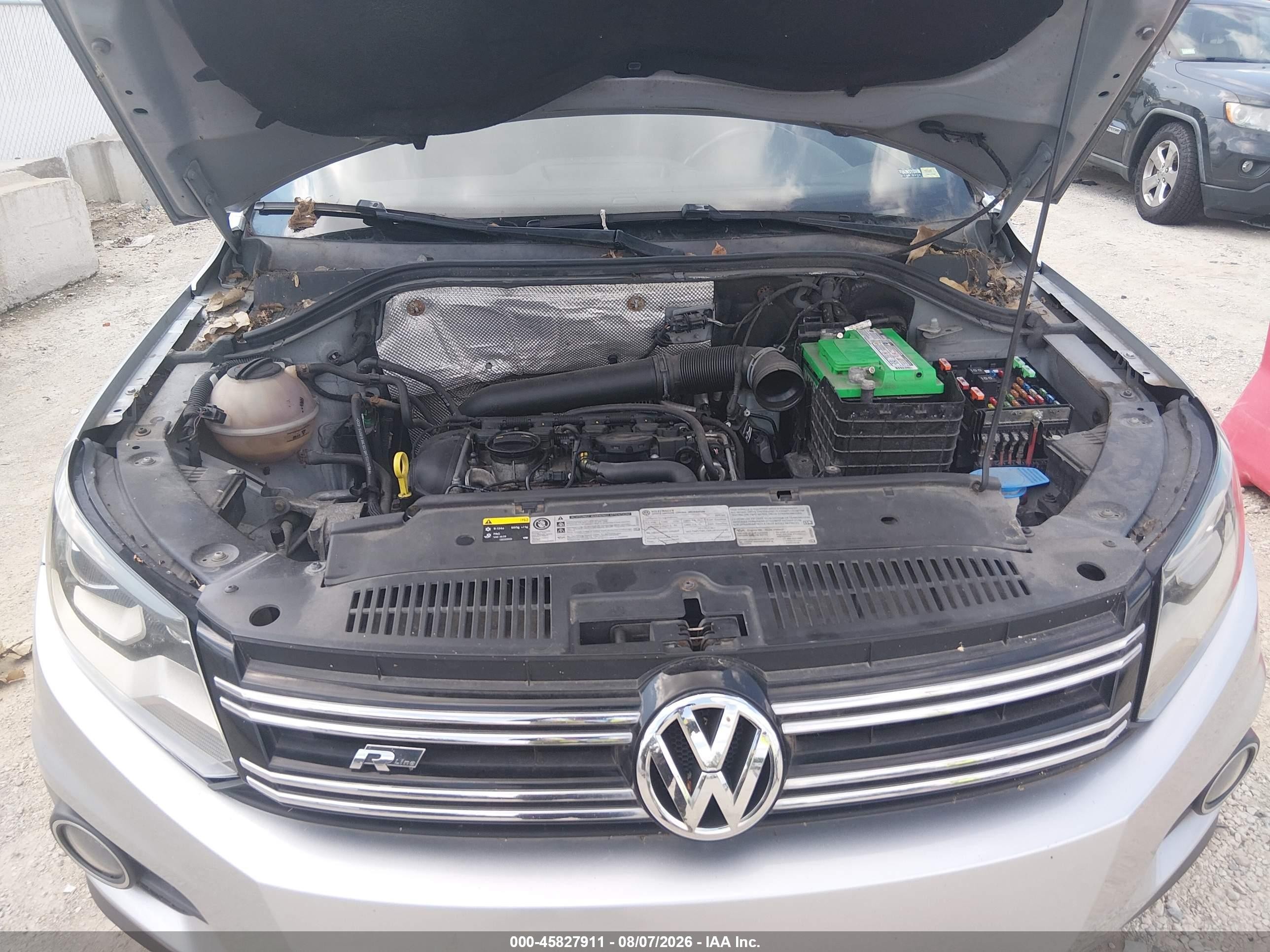 2015 Volkswagen Tiguan R-line Silver vin: WVGBV7AX4FW084677