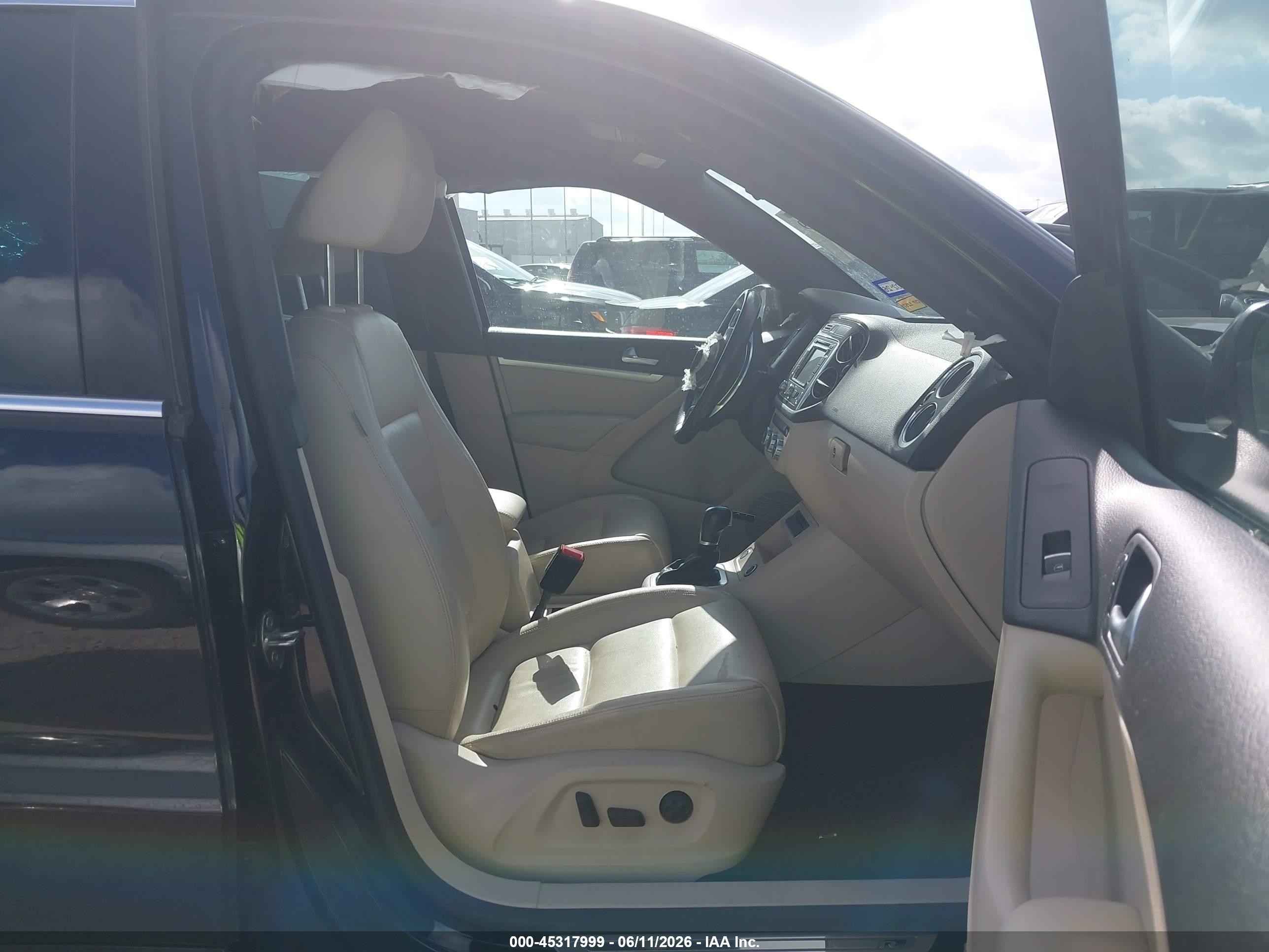 2015 Volkswagen Tiguan R-line Black vin: WVGBV7AX4FW099082