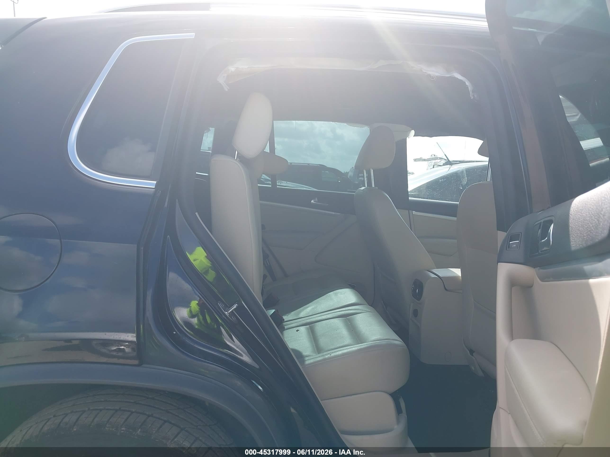 2015 Volkswagen Tiguan R-line Black vin: WVGBV7AX4FW099082