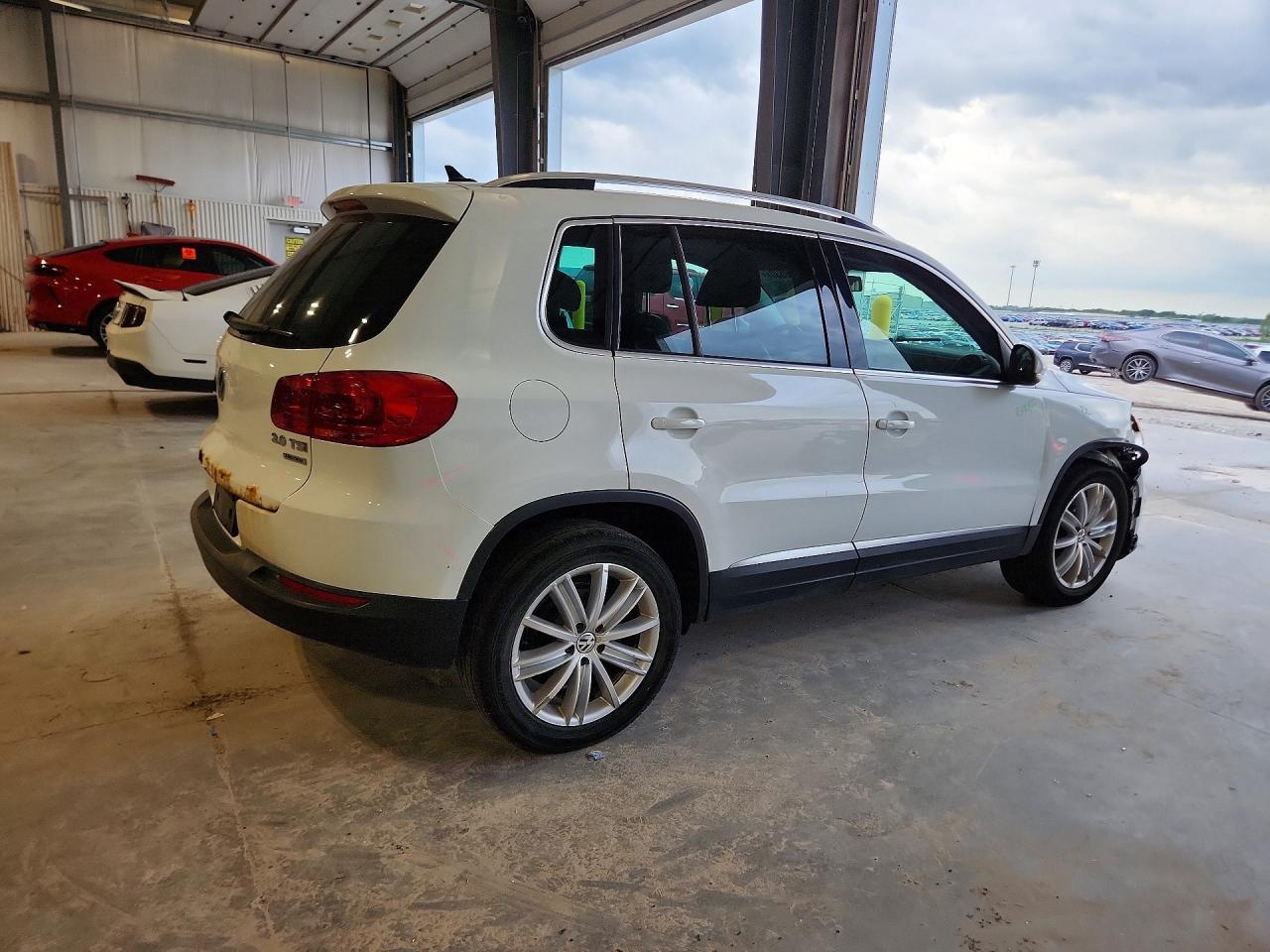 2015 Volkswagen Tiguan S White vin: WVGBV7AX4FW502364