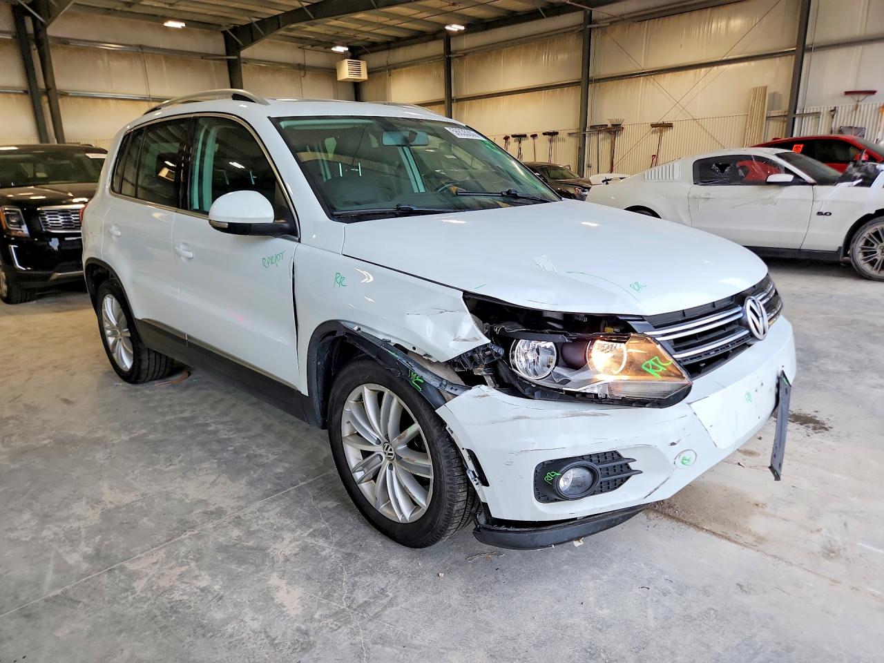 2015 Volkswagen Tiguan S White vin: WVGBV7AX4FW502364