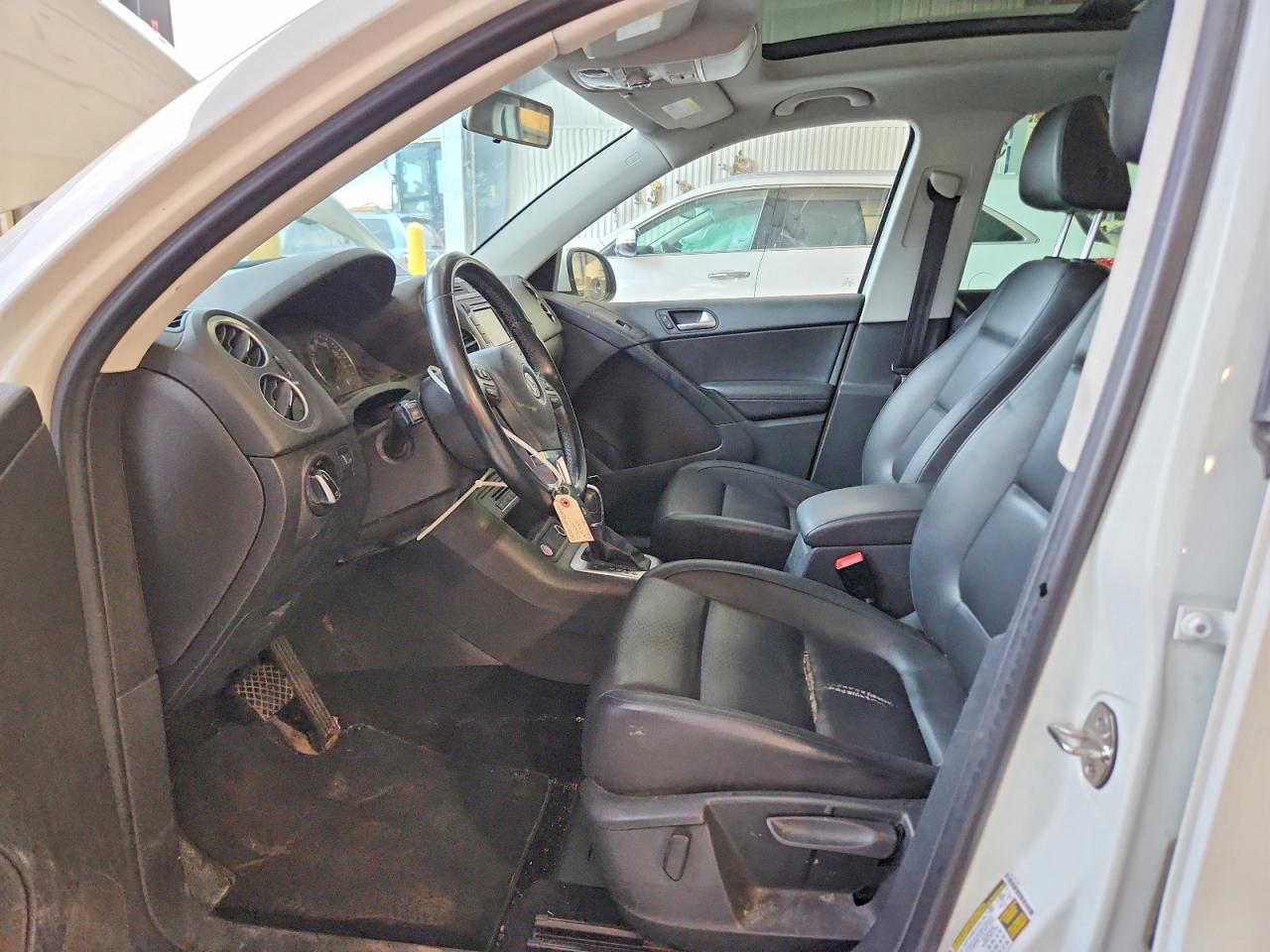 2015 Volkswagen Tiguan S White vin: WVGBV7AX4FW502364