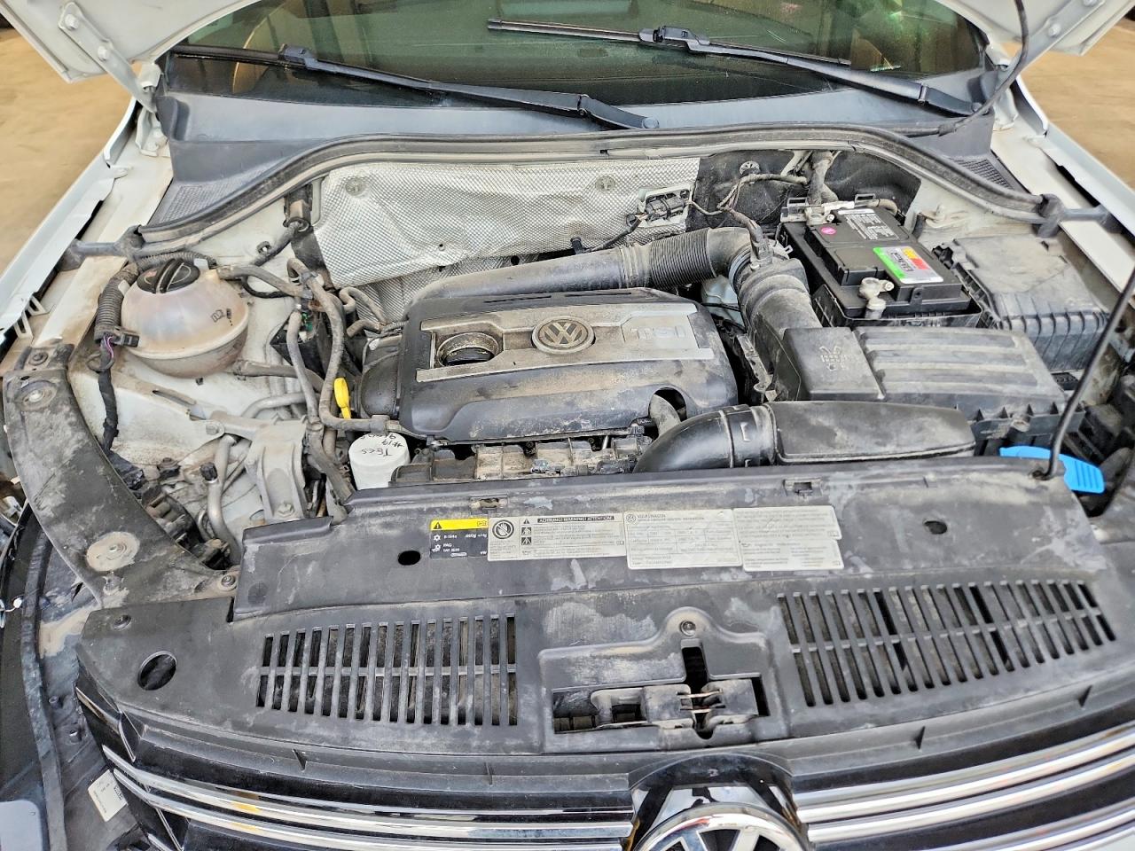 2015 Volkswagen Tiguan S White vin: WVGBV7AX4FW502364
