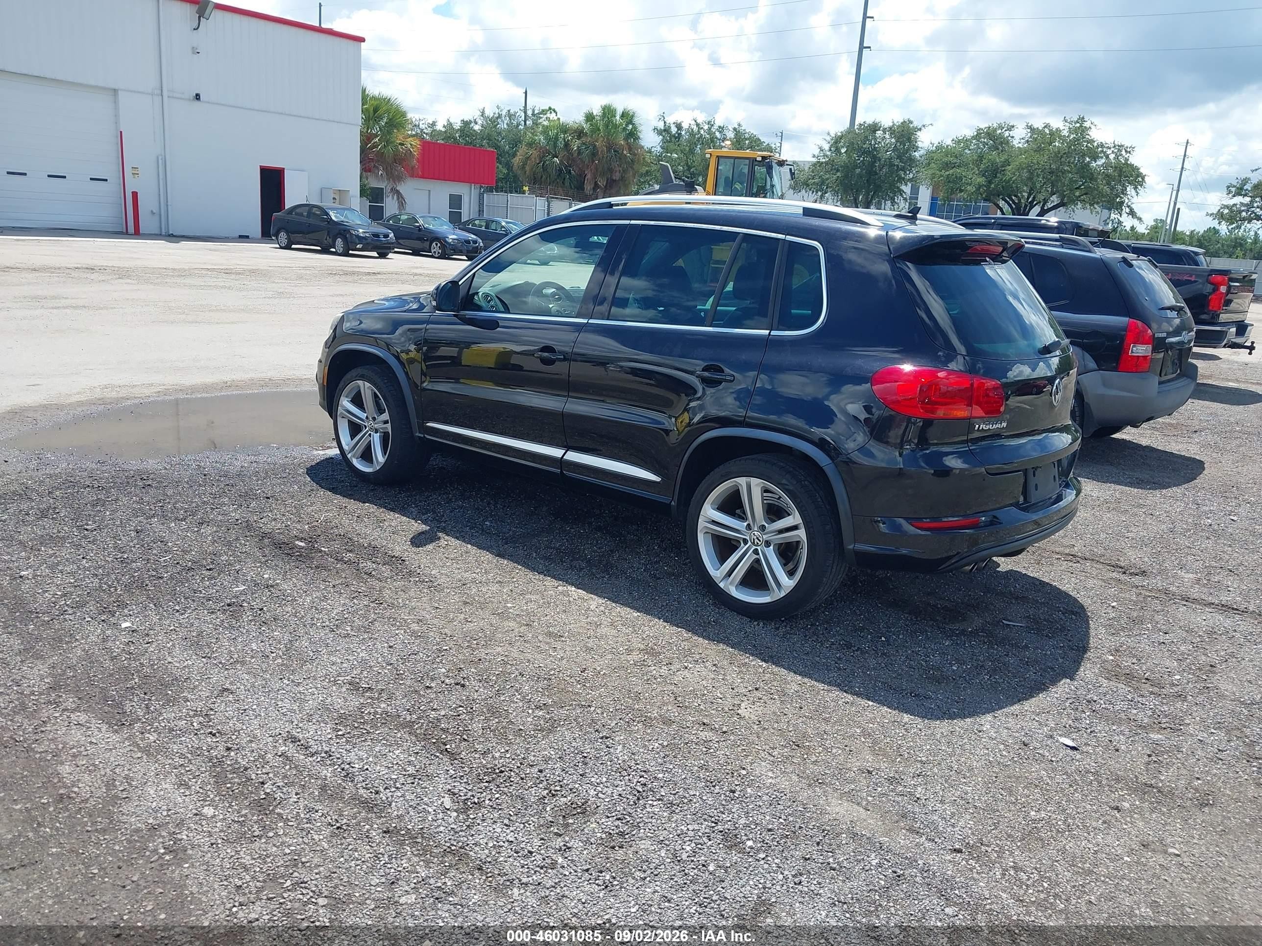 2015 Volkswagen Tiguan R-line Black vin: WVGBV7AX4FW503210