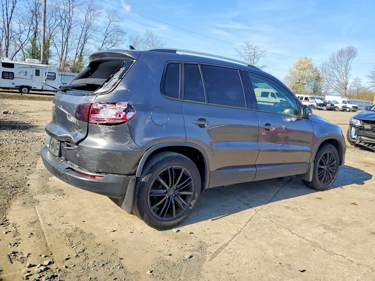 2015 Volkswagen Tiguan S Серый vin: WVGBV7AX4FW555081