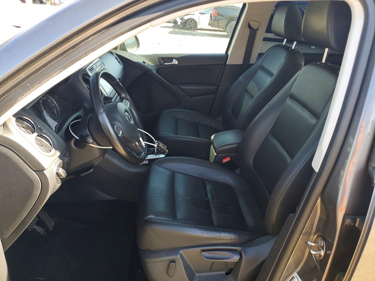 2015 Volkswagen Tiguan S Серый vin: WVGBV7AX4FW555081
