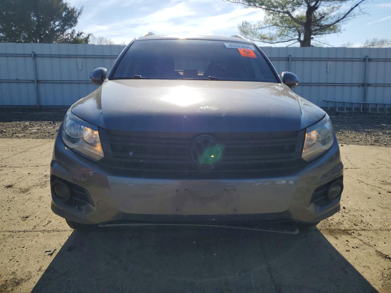 2015 Volkswagen Tiguan S Серый vin: WVGBV7AX4FW555081