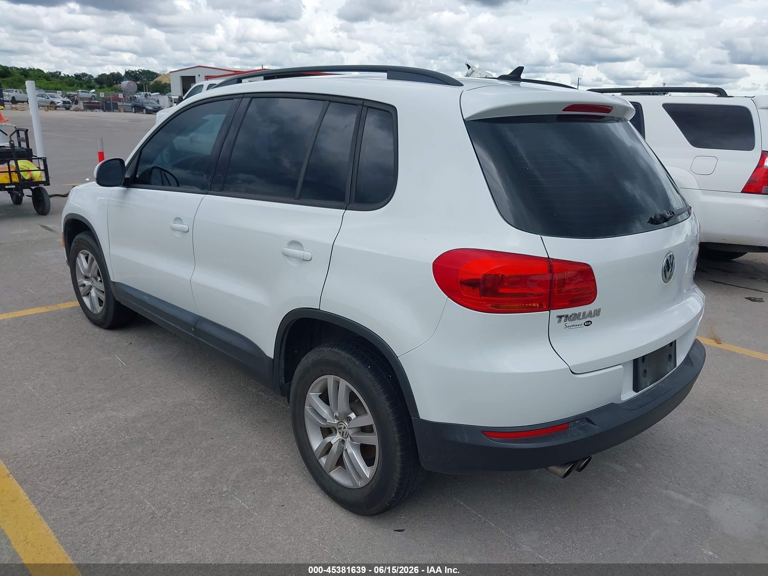 2015 Volkswagen Tiguan S Белый vin: WVGBV7AX4FW585617