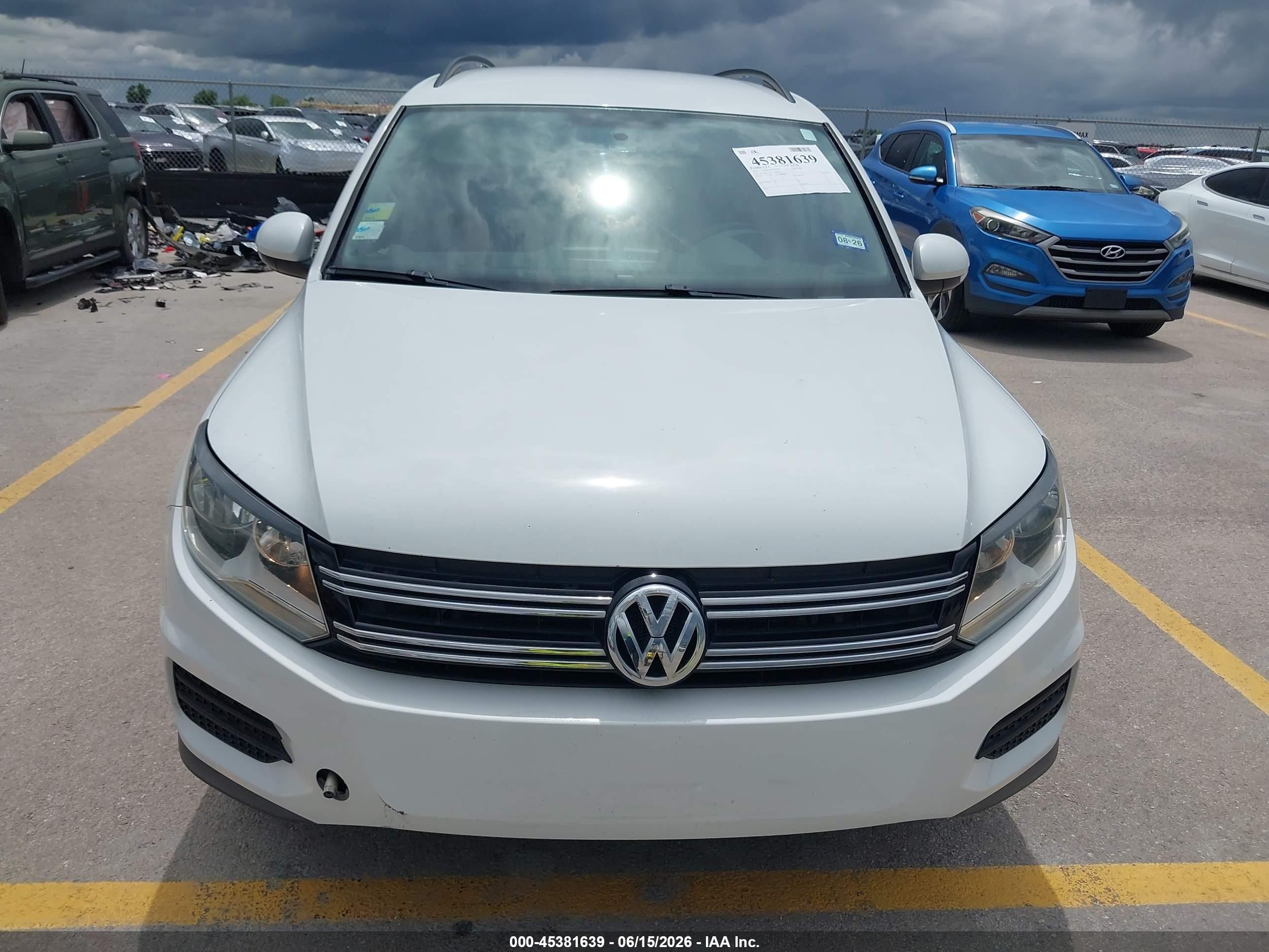 2015 Volkswagen Tiguan S Белый vin: WVGBV7AX4FW585617