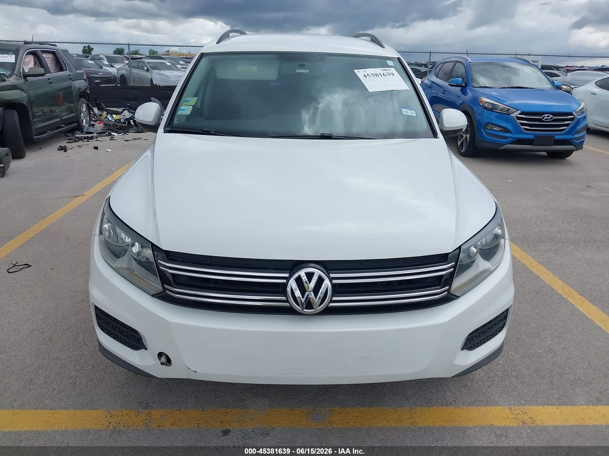 2015 Volkswagen Tiguan S Белый vin: WVGBV7AX4FW585617