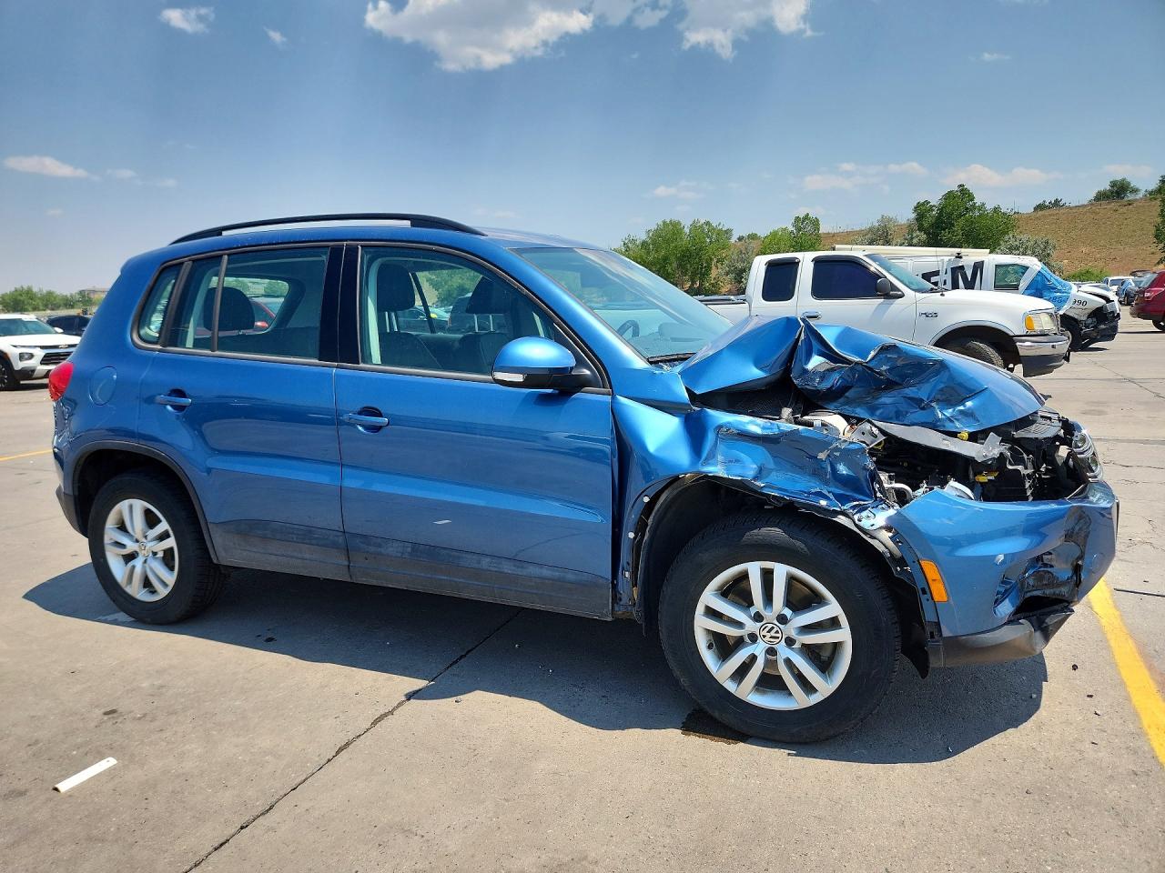 2017 Volkswagen Tiguan S Blue vin: WVGBV7AX4HW511097